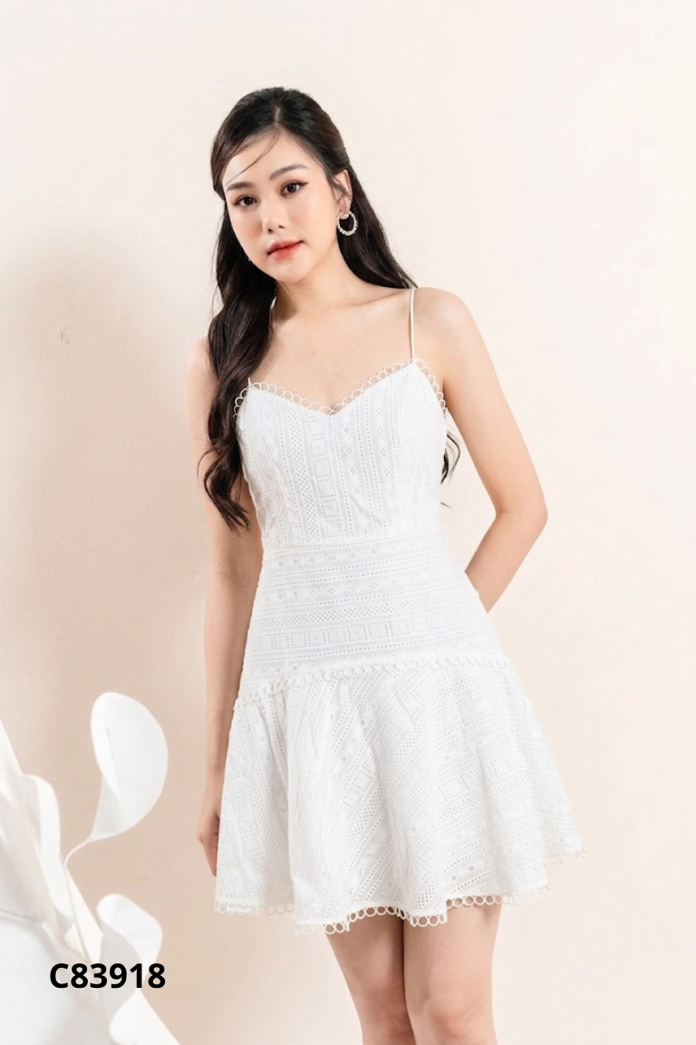 Váy D.CHIC trắng 2 dây ren tròn