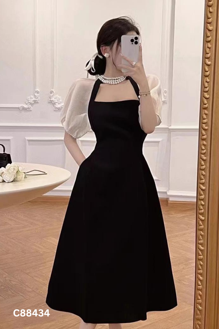 Váy đen HABI phối tay voan bồng