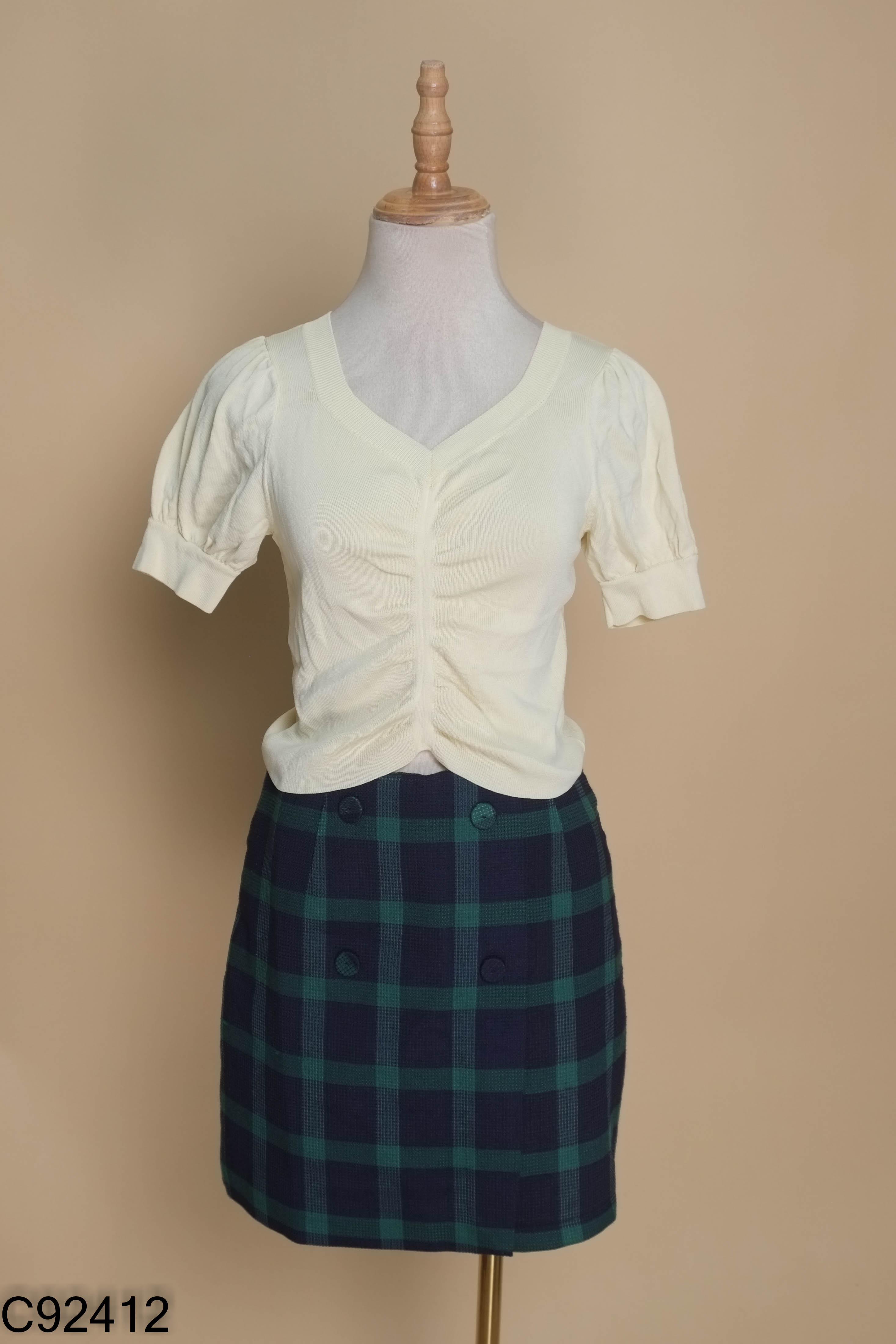 Set Áo be vàng croptop + Chân váy xanh caro