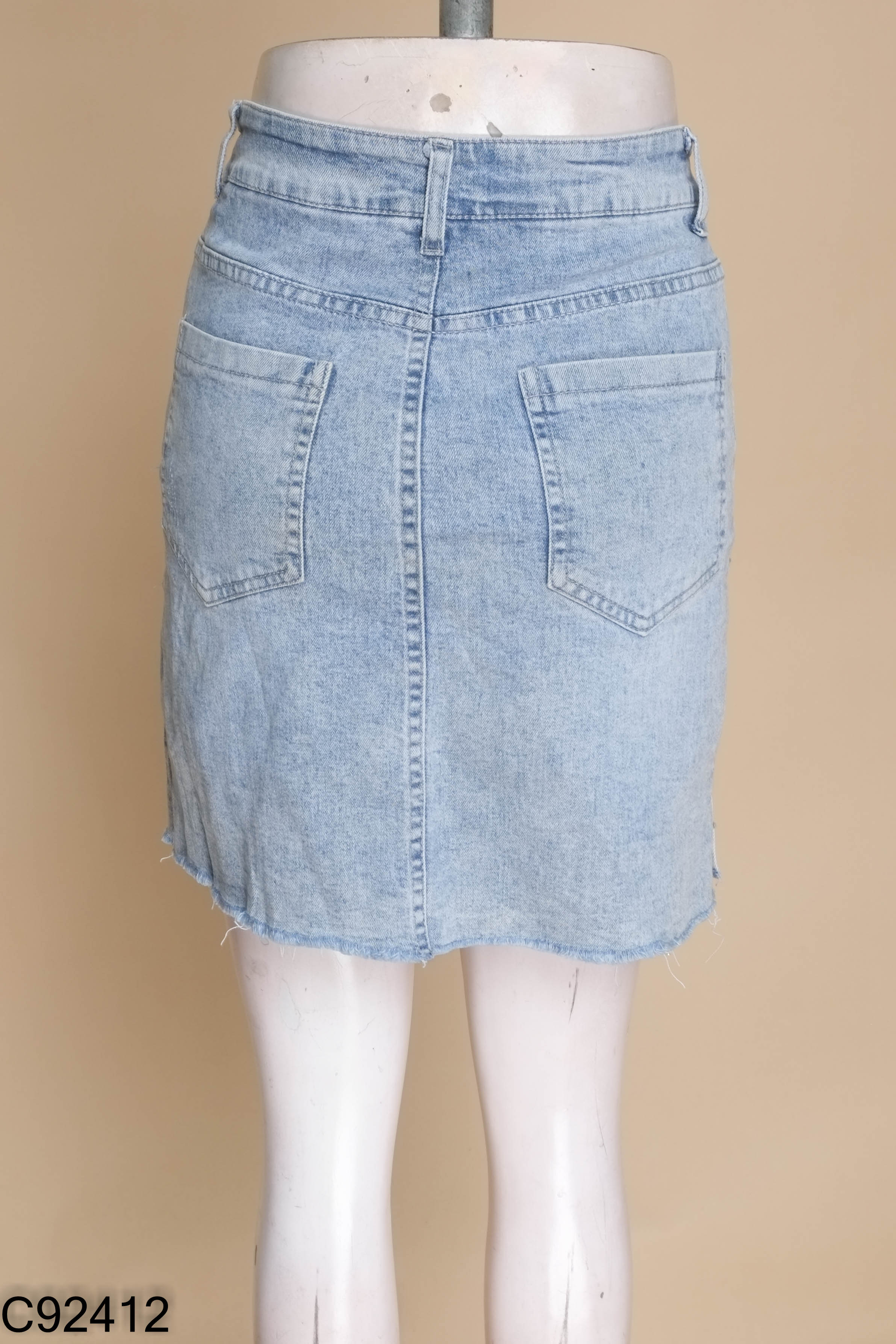 Chân váy jeans xanh đính đá