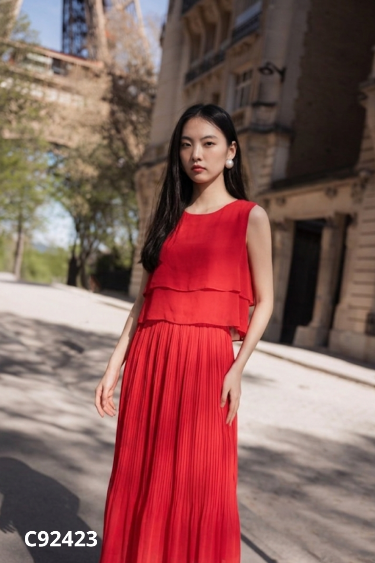 Váy đỏ sát nách xếp ly
