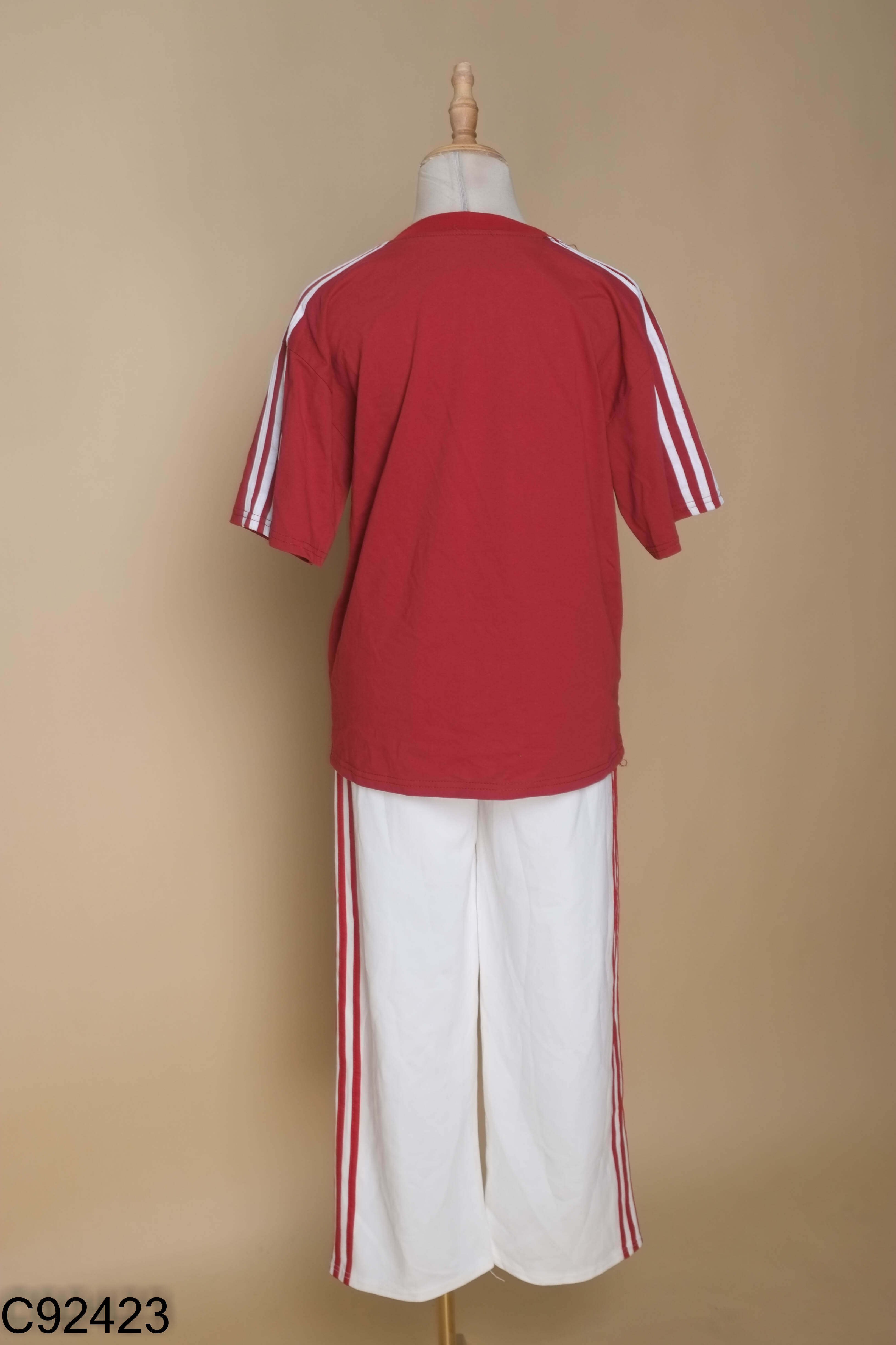 Set áo thun đỏ chữ ADIDAS + quần dài trắng