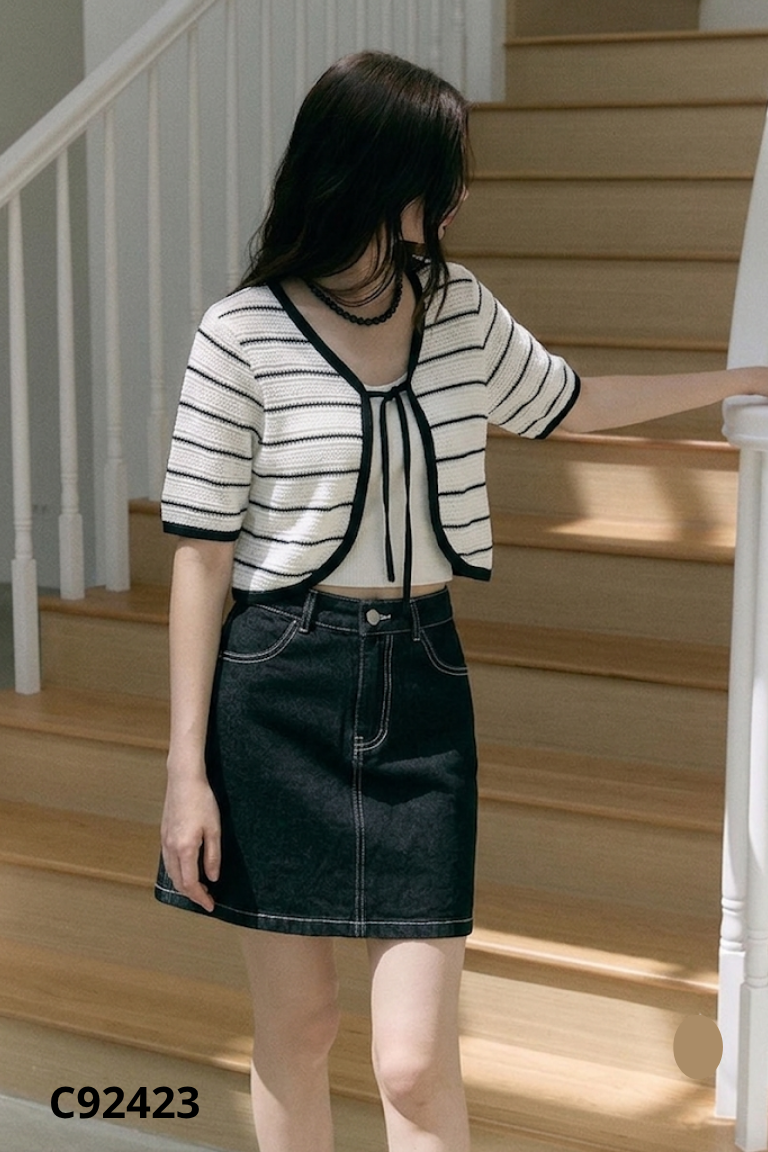 Set áo khoác len be kẻ đen + chân váy jean
