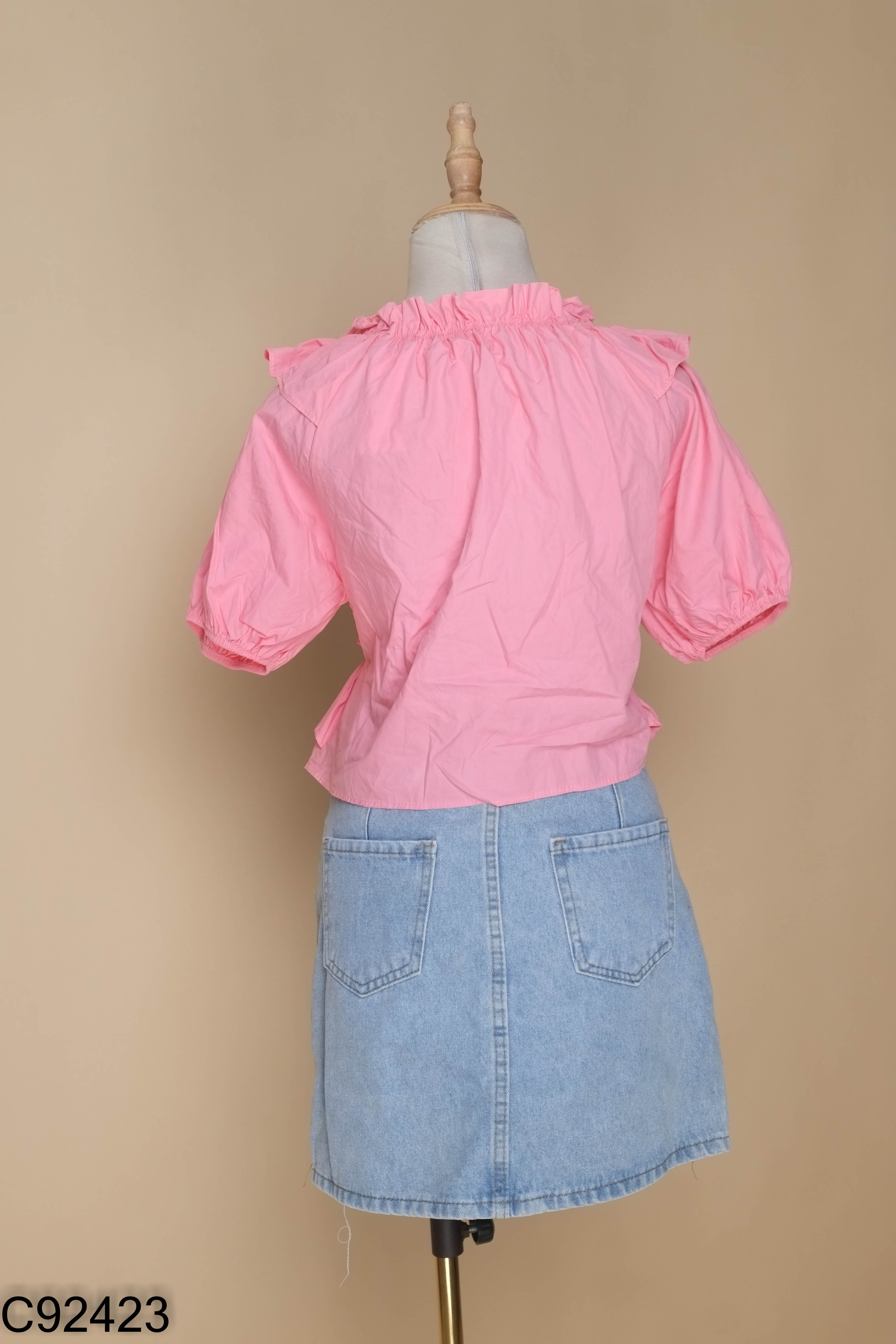 Set áo hồng phối bèo + chân váy jean