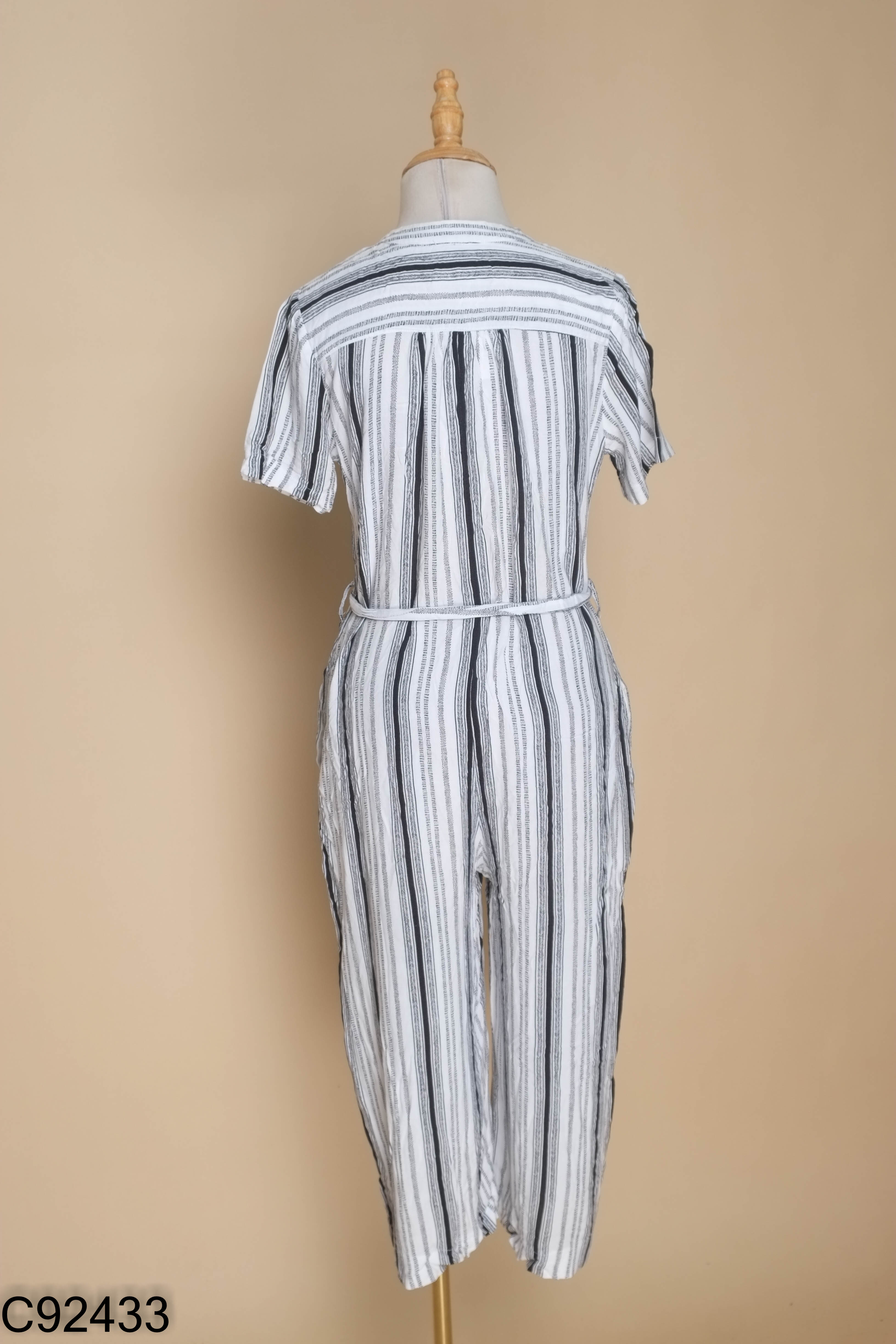 Jumpsuit trắng M&S kẻ sọc đen