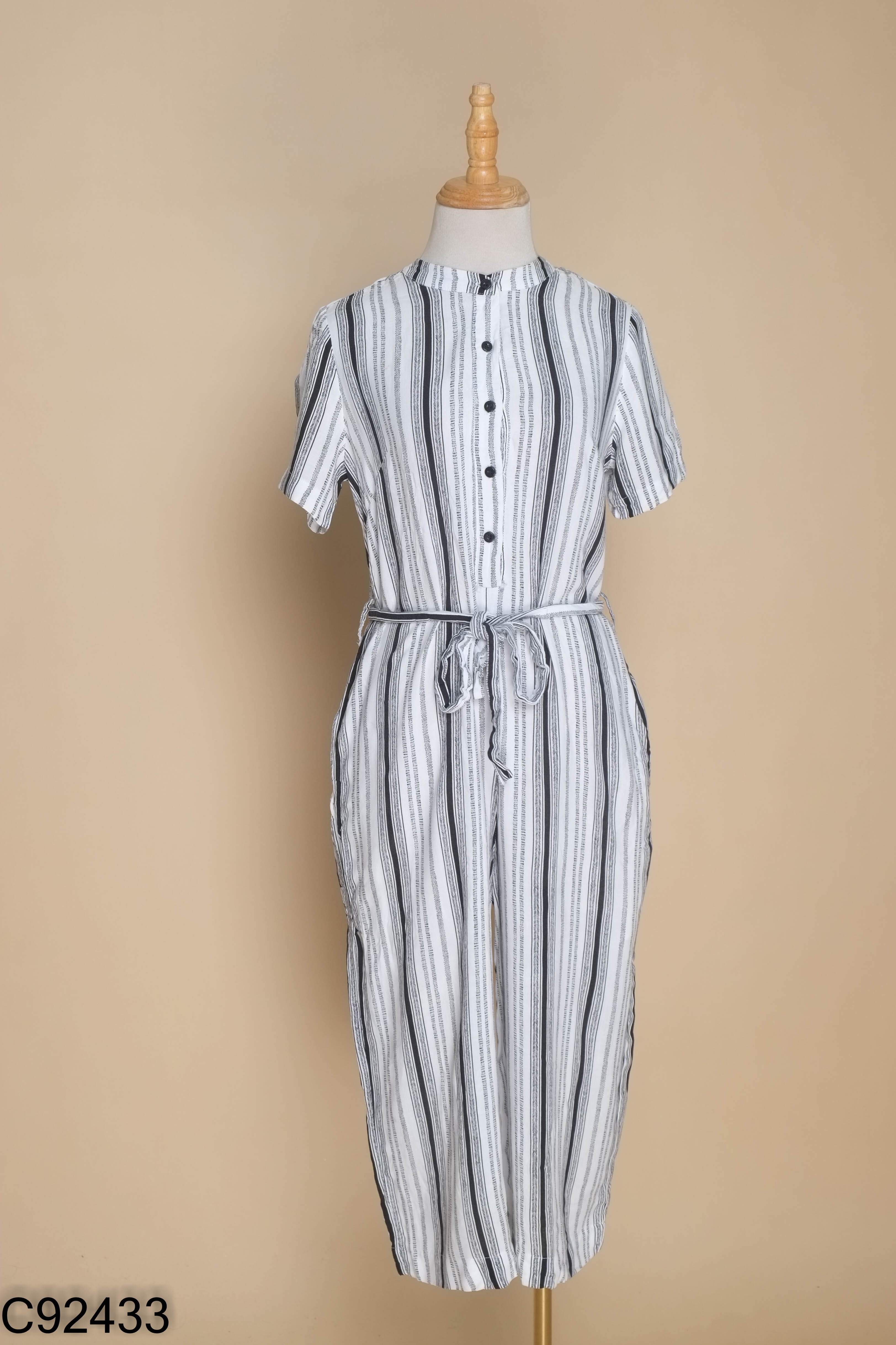Jumpsuit trắng M&S kẻ sọc đen