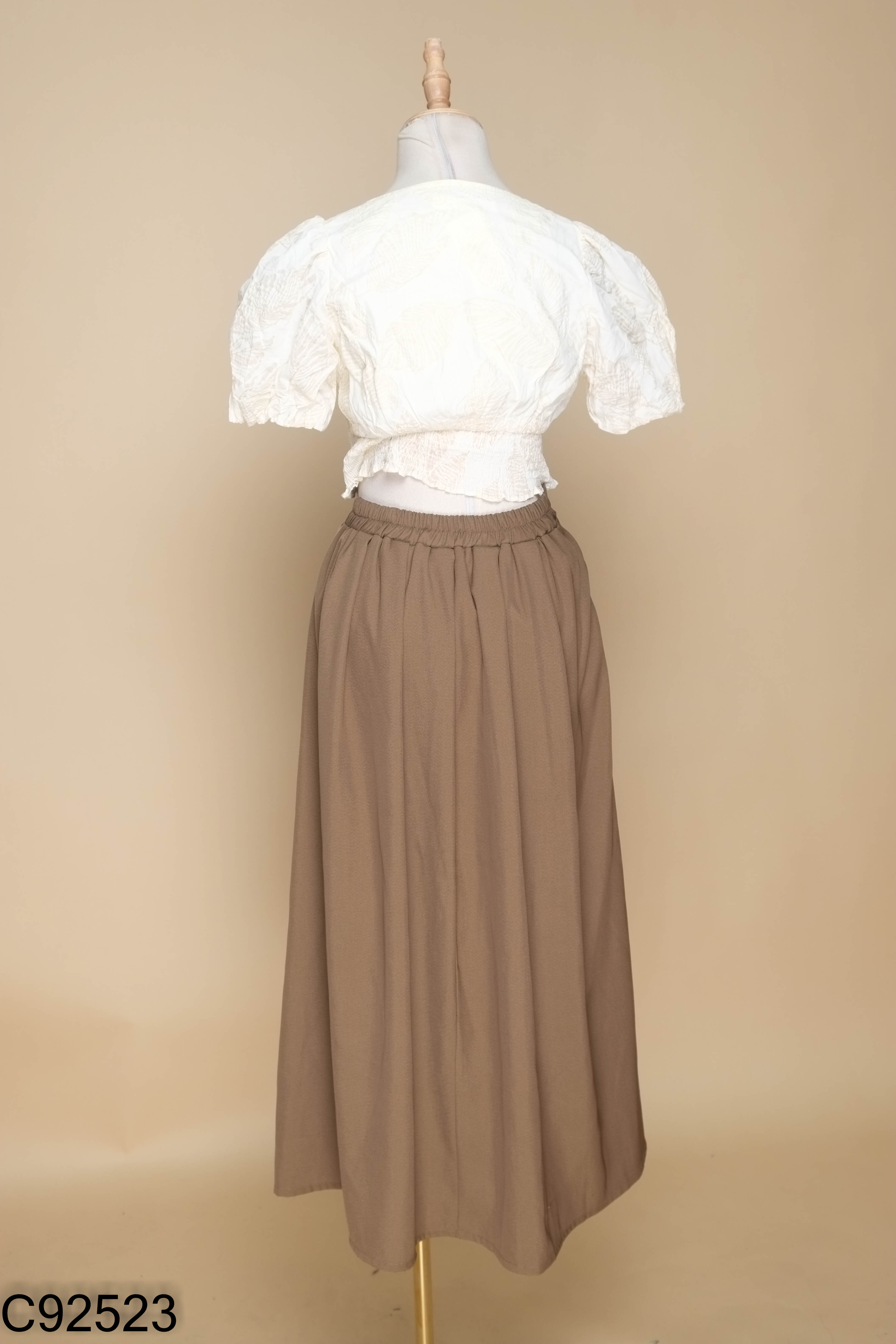 Set Áo croptop be nhún + Chân váy nâu dài