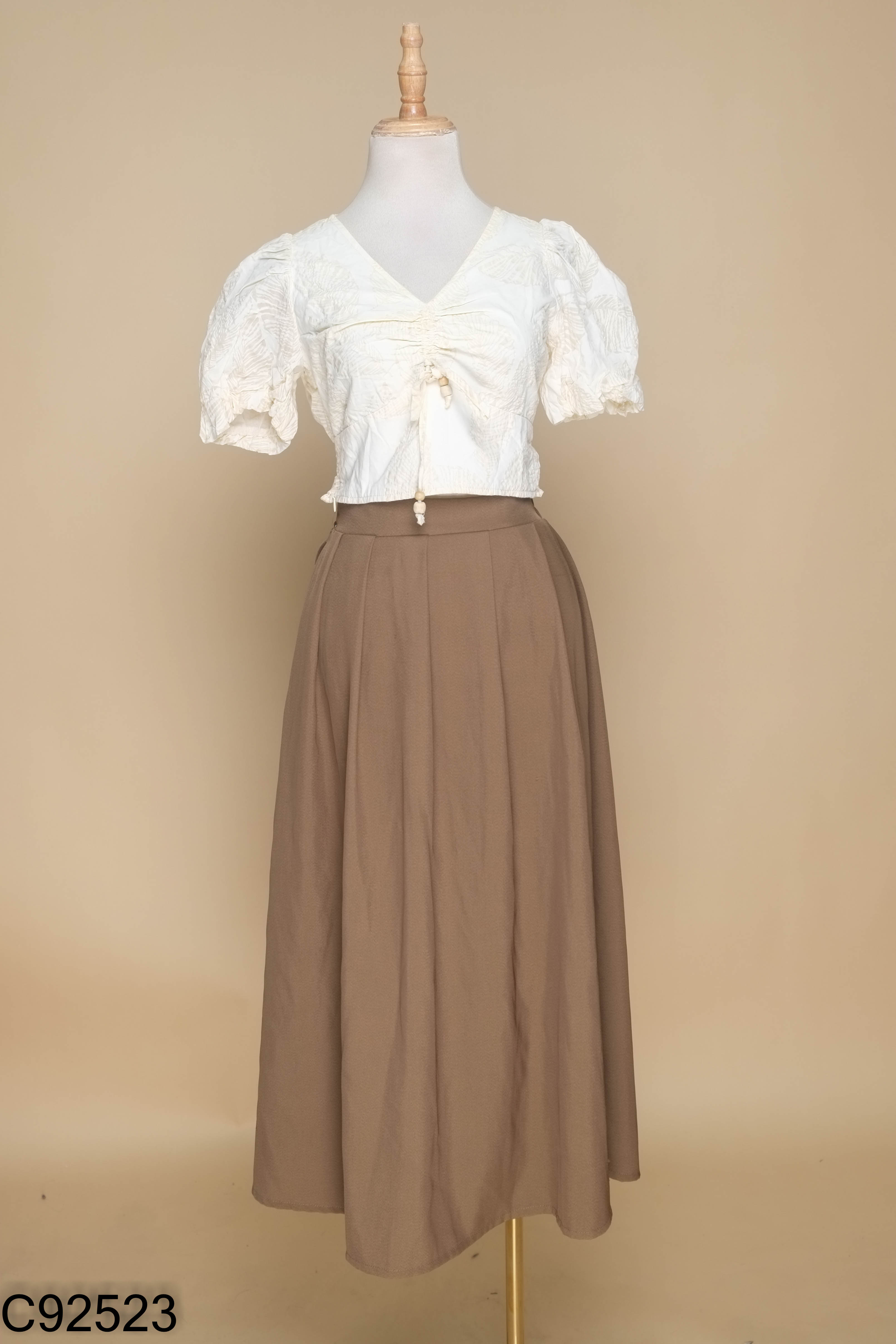 Set Áo croptop be nhún + Chân váy nâu dài