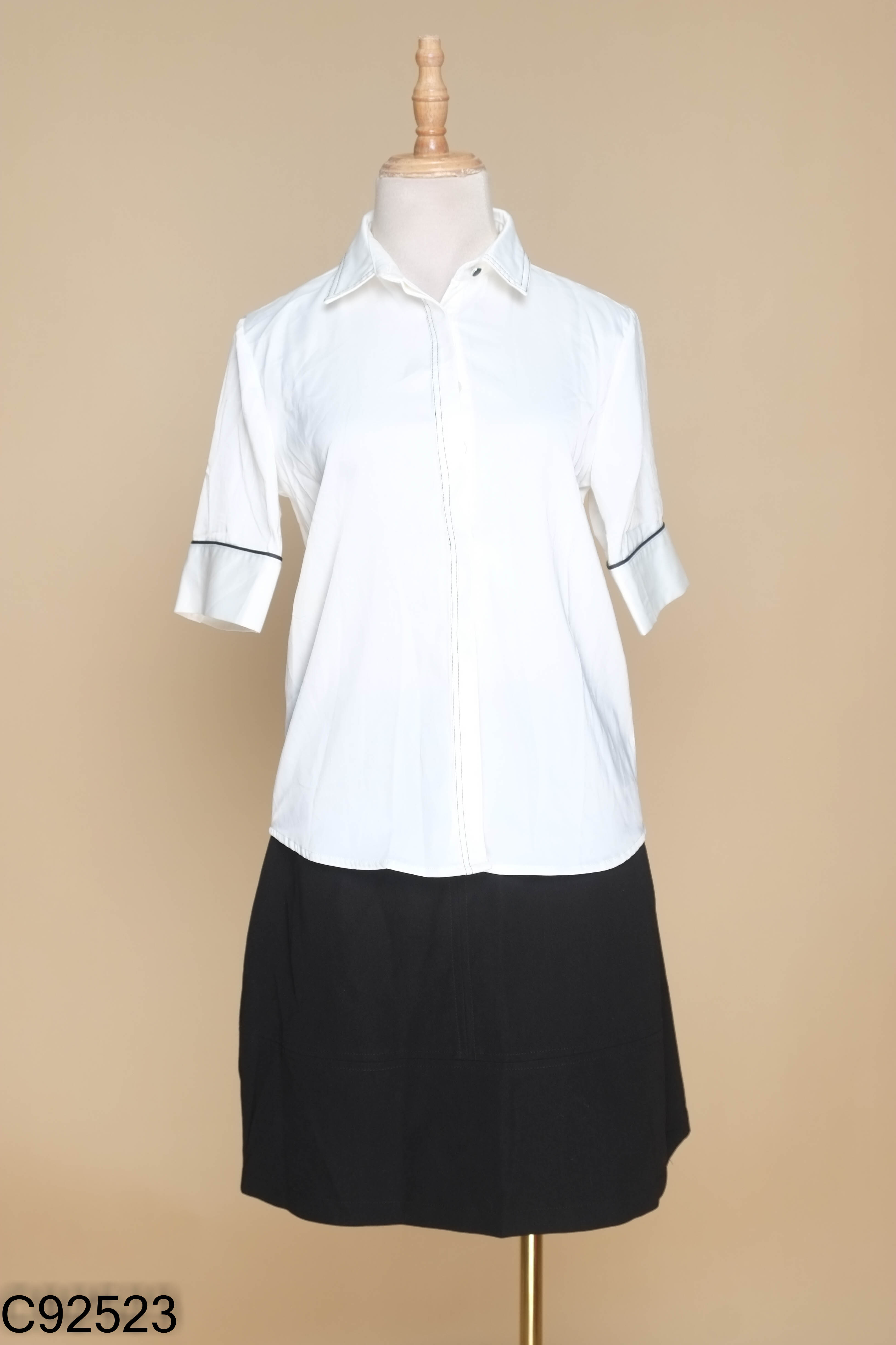 Set Áo sơ mi trắng viền đen + Chân váy đen