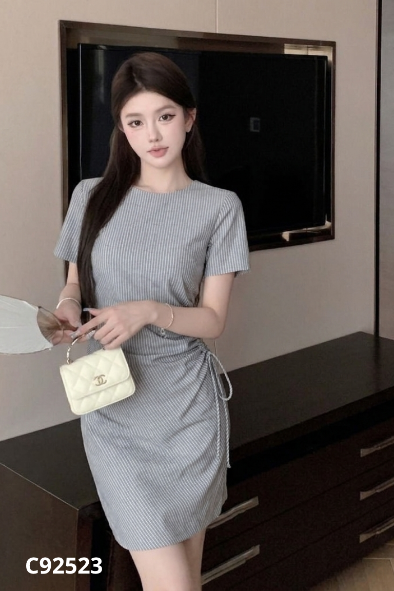 C9252310066-Váy đen kẻ trắng nhún eo