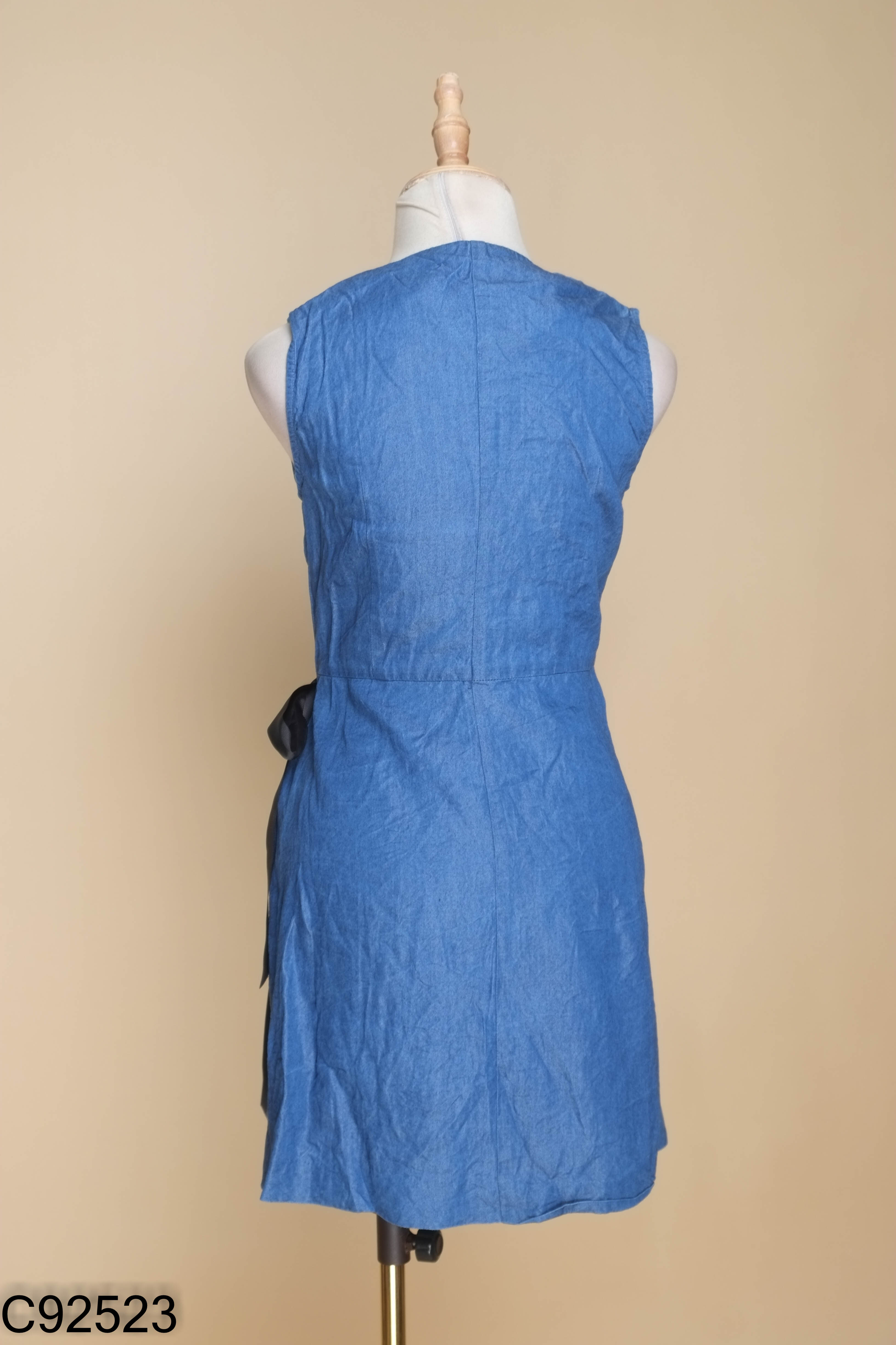 Váy jeans xanh sát nách