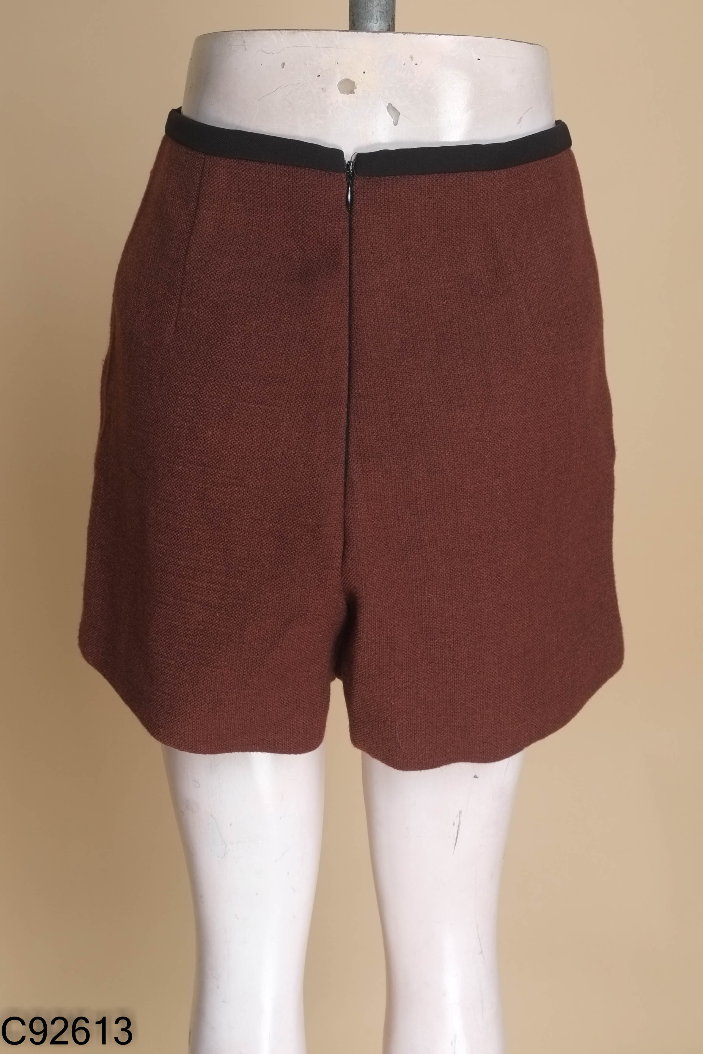 Quần shorts dạ nâu viền đen
