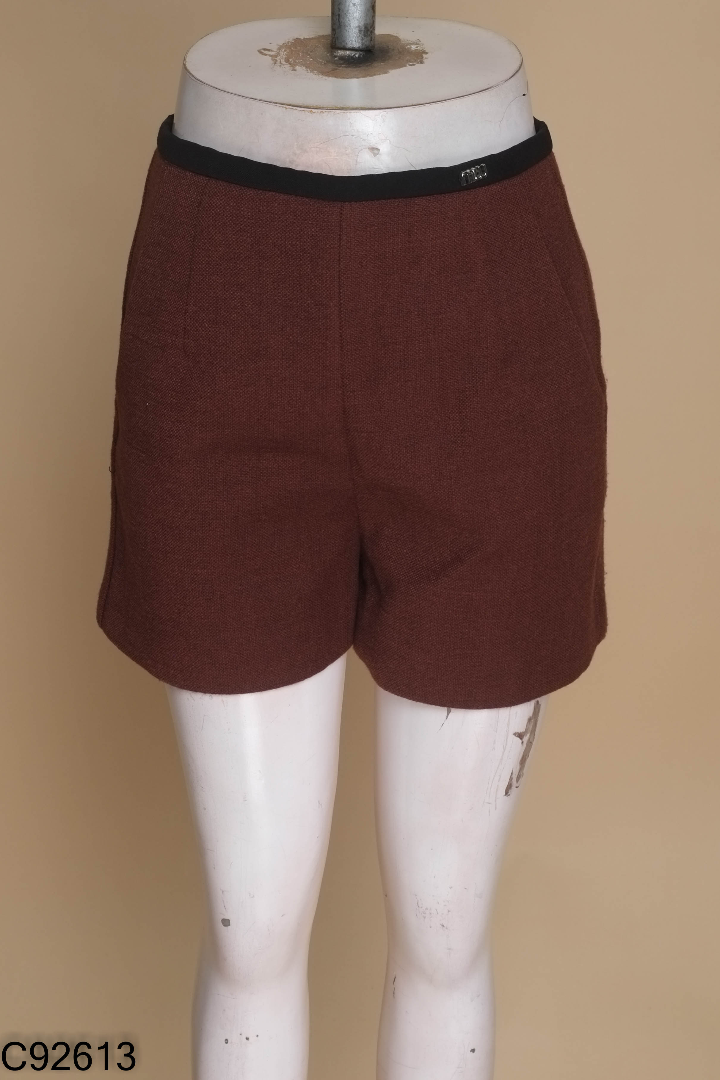 Quần shorts dạ nâu viền đen