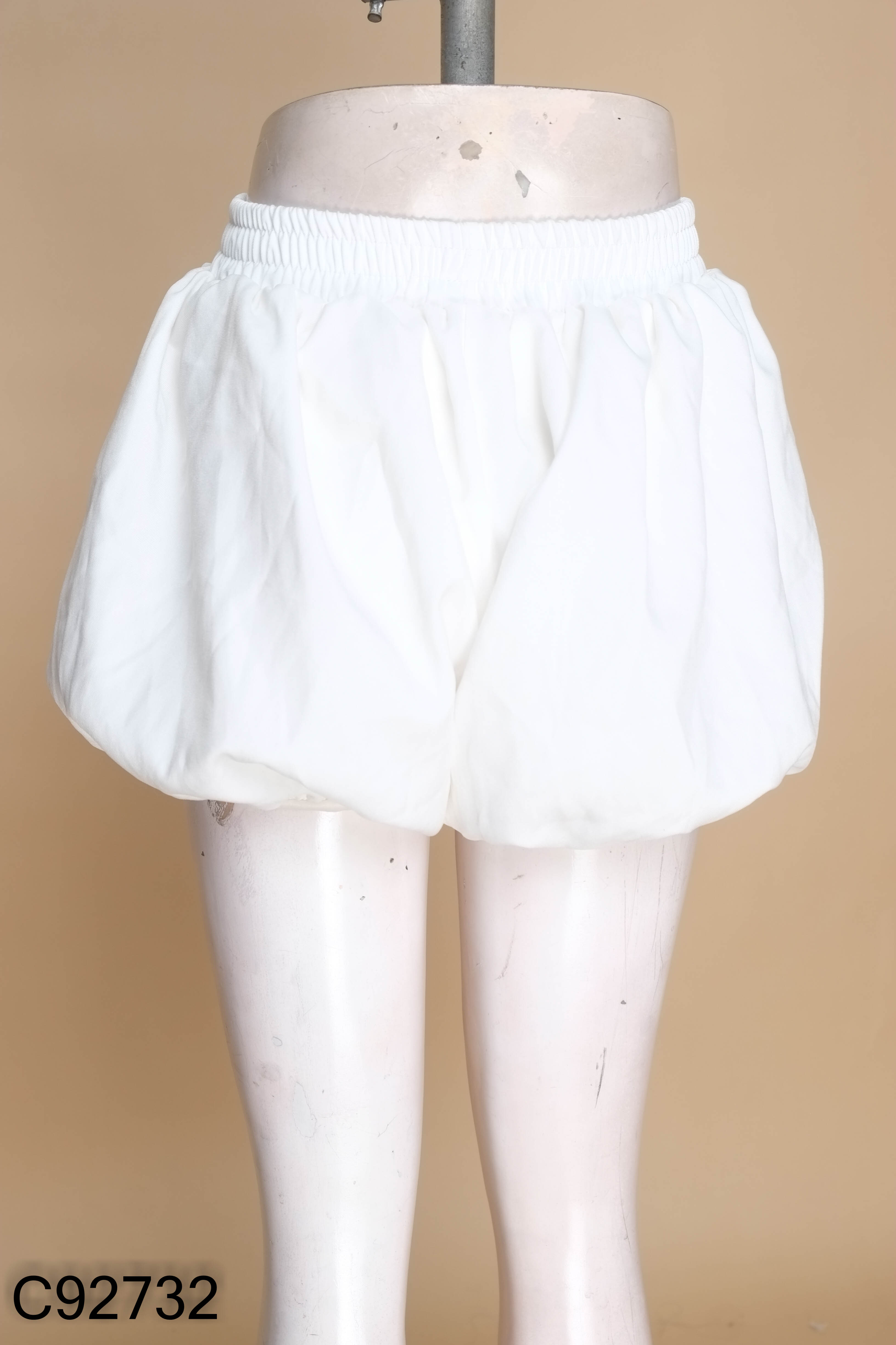 Quần shorts bí trắng