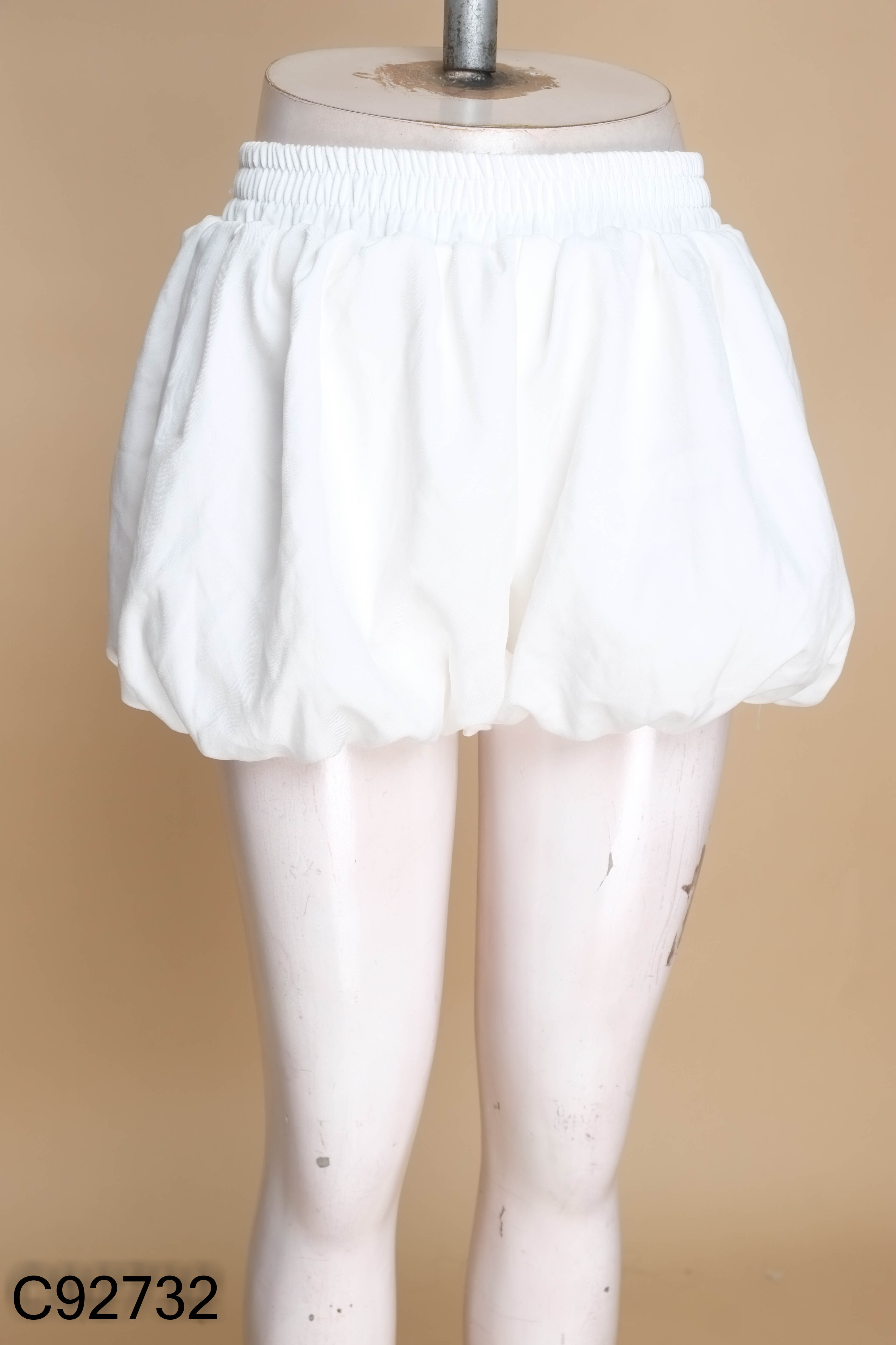 Quần shorts bí trắng