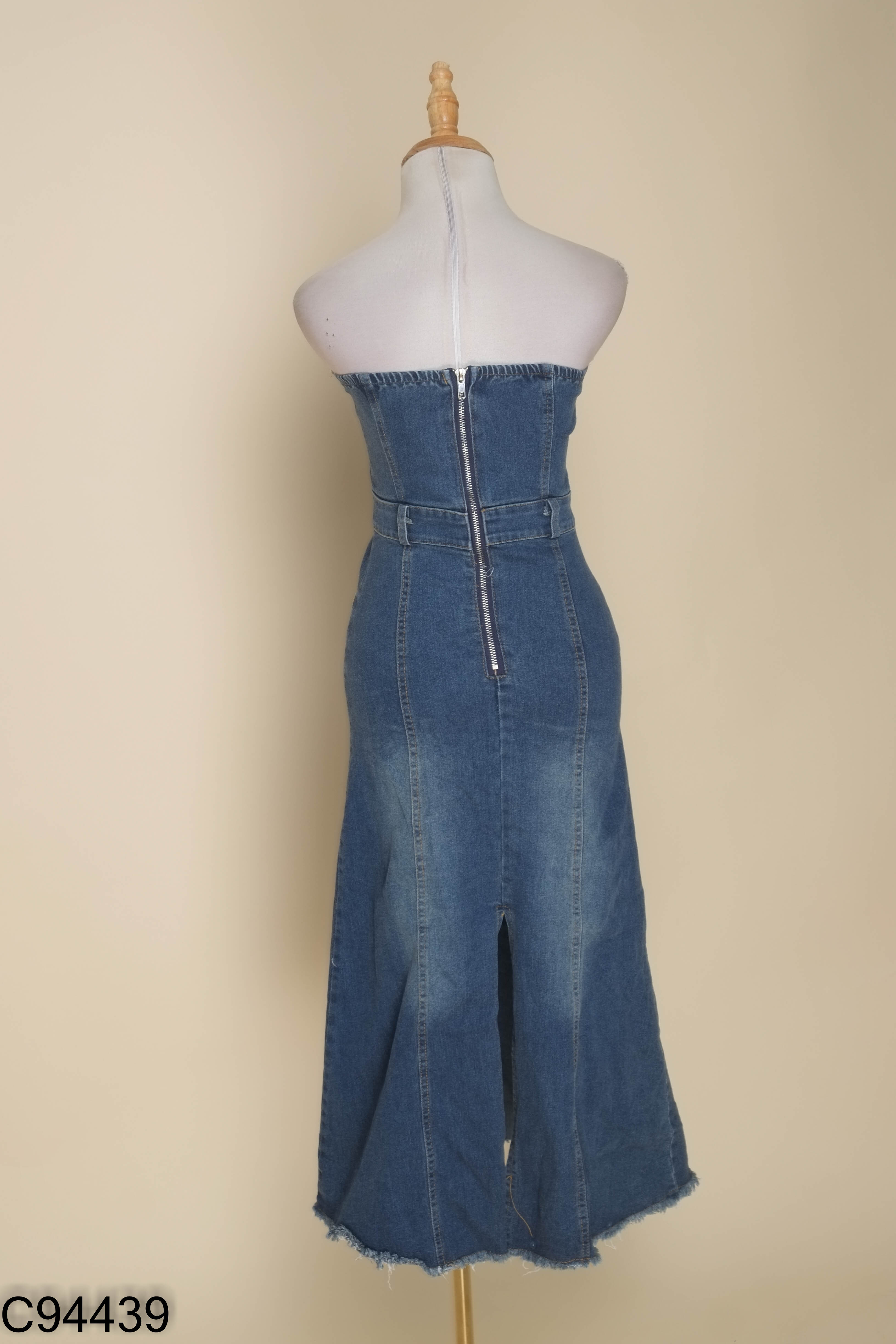 Váy jeans xanh cúp ngực viền rua