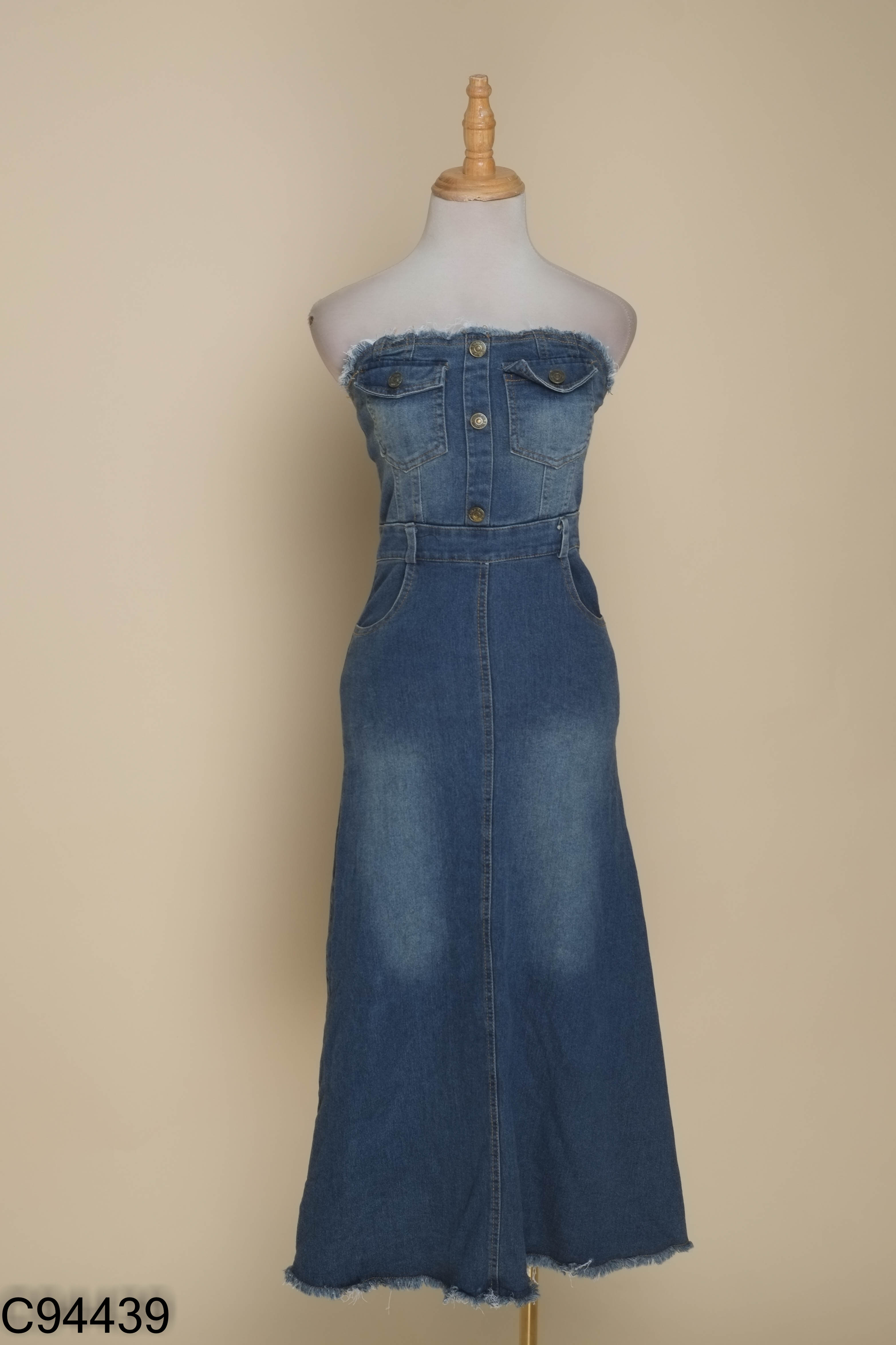 Váy jeans xanh cúp ngực viền rua