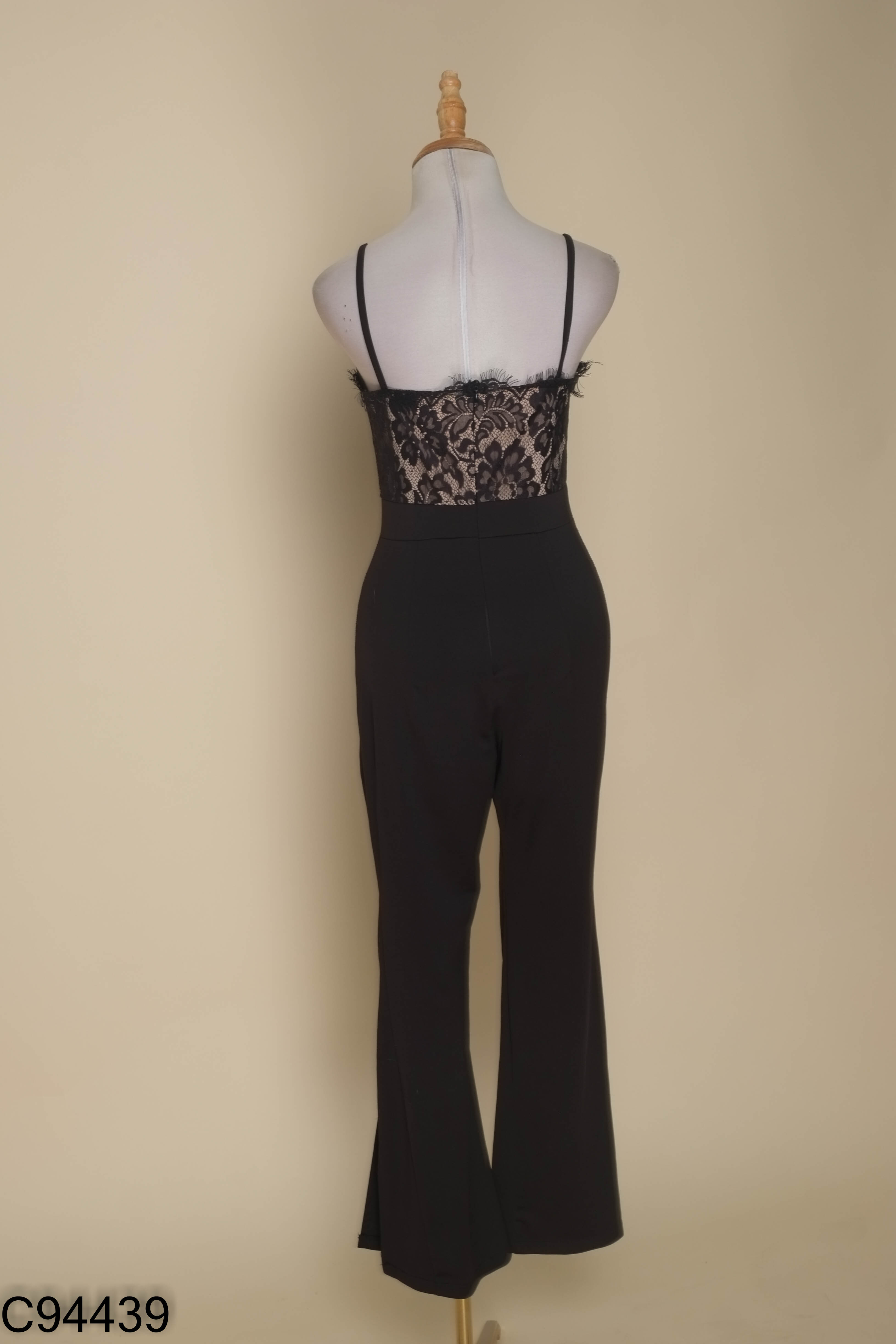Jumpsuits hai dây đen GIUSEE phối ren xẻ