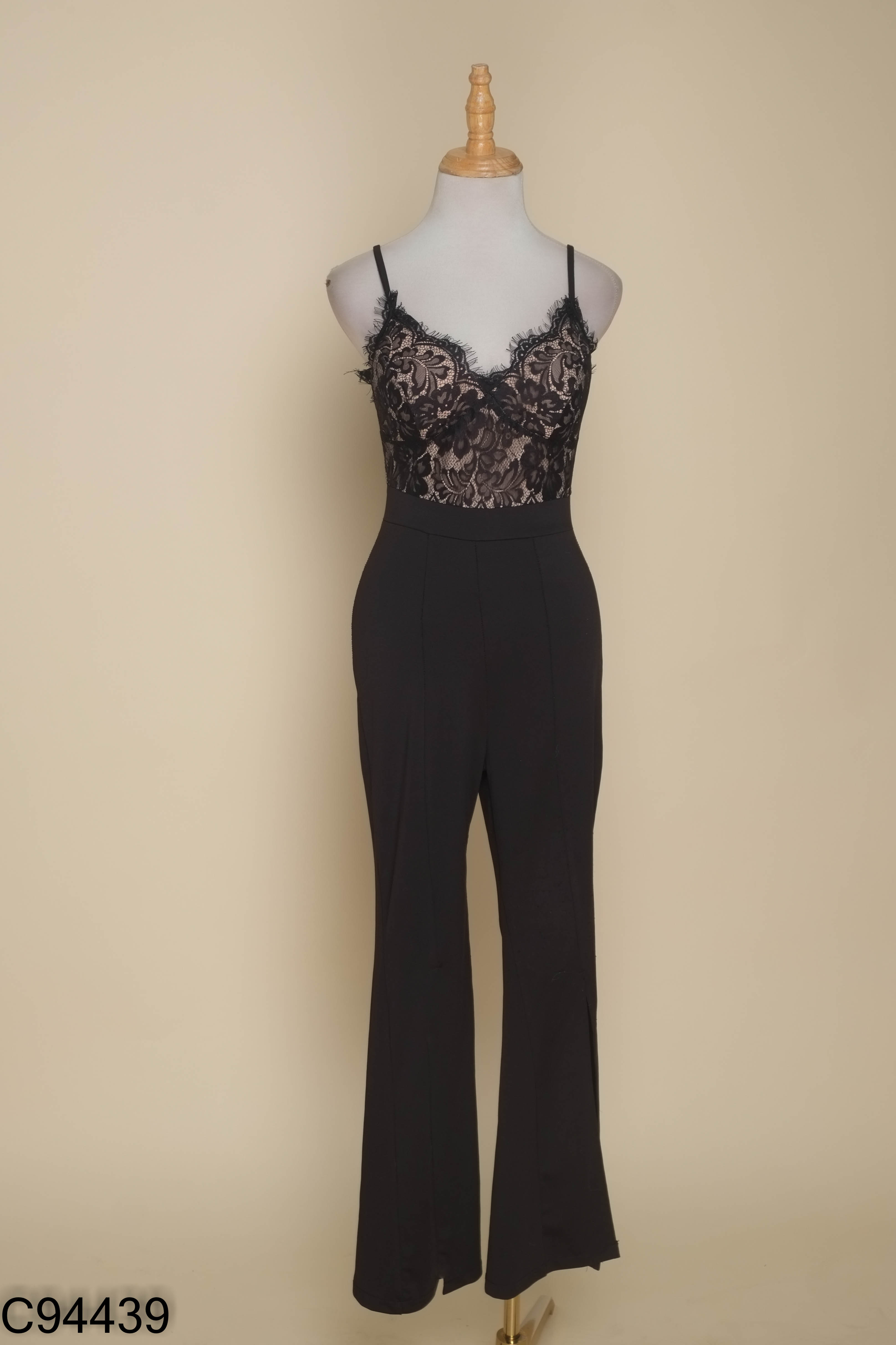 Jumpsuits hai dây đen GIUSEE phối ren xẻ