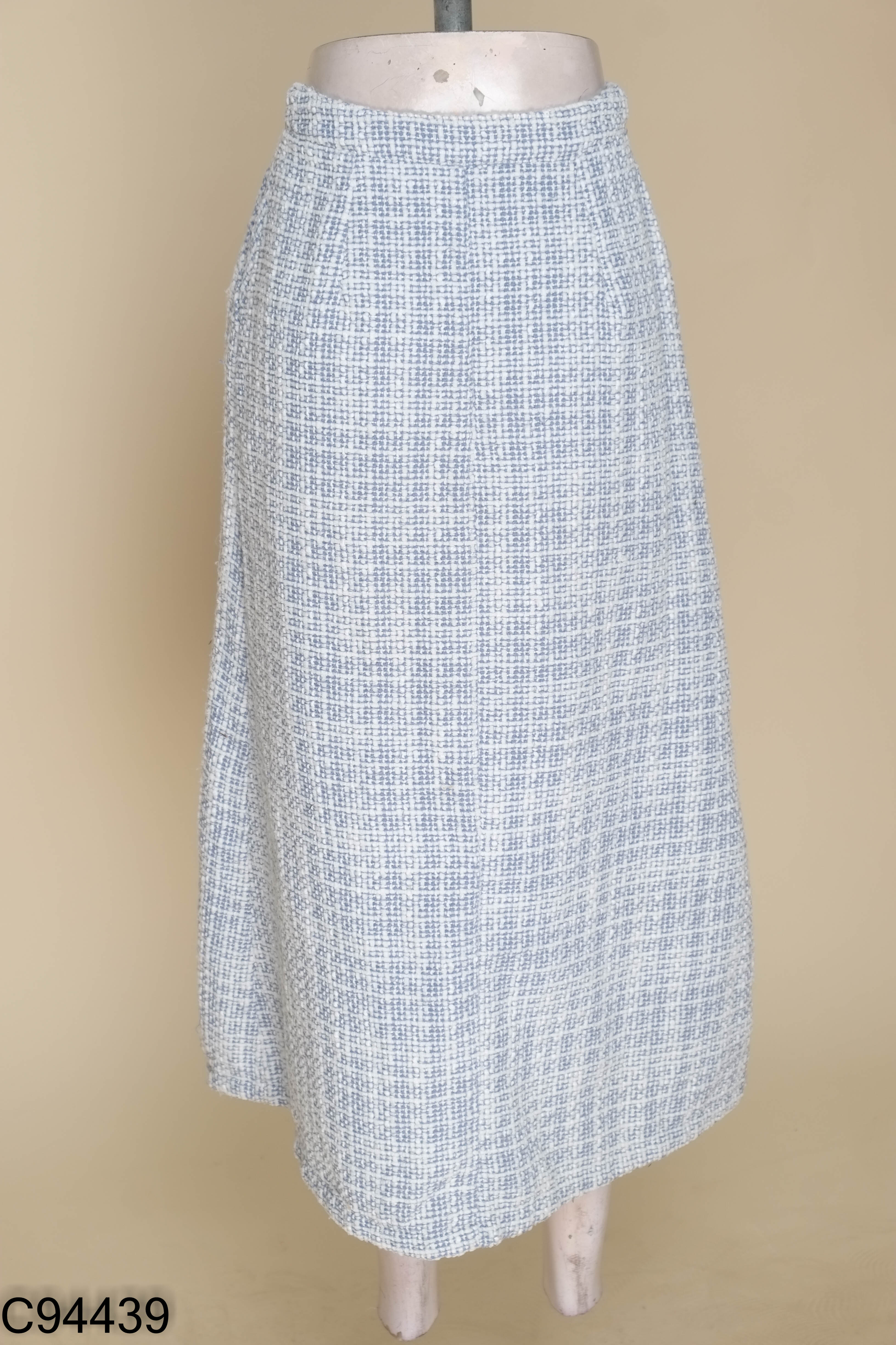 Chân váy tweed len trắng xanh RESERVED