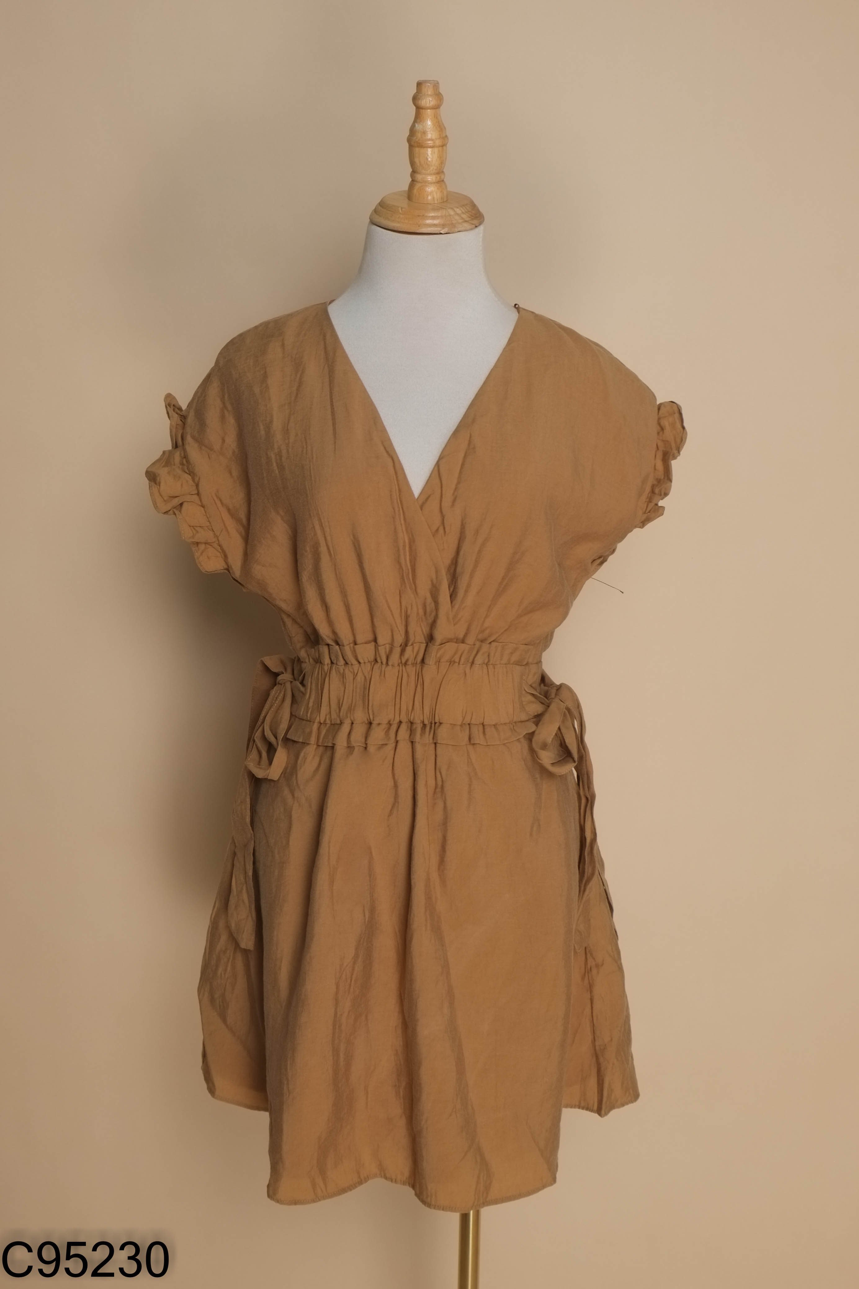 Váy nâu ZARA cổ tim