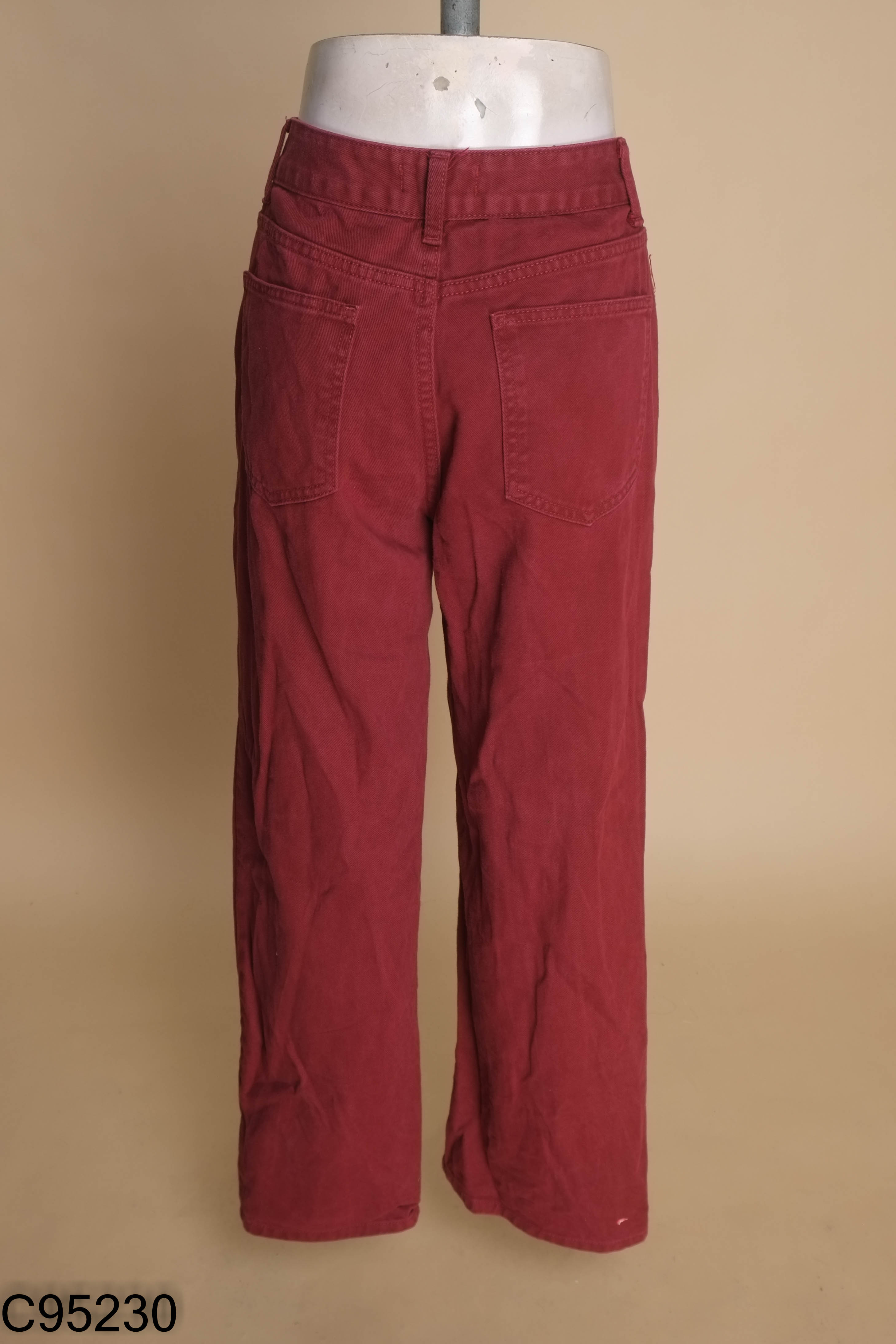 Quần jeans đỏ suông GENMANY