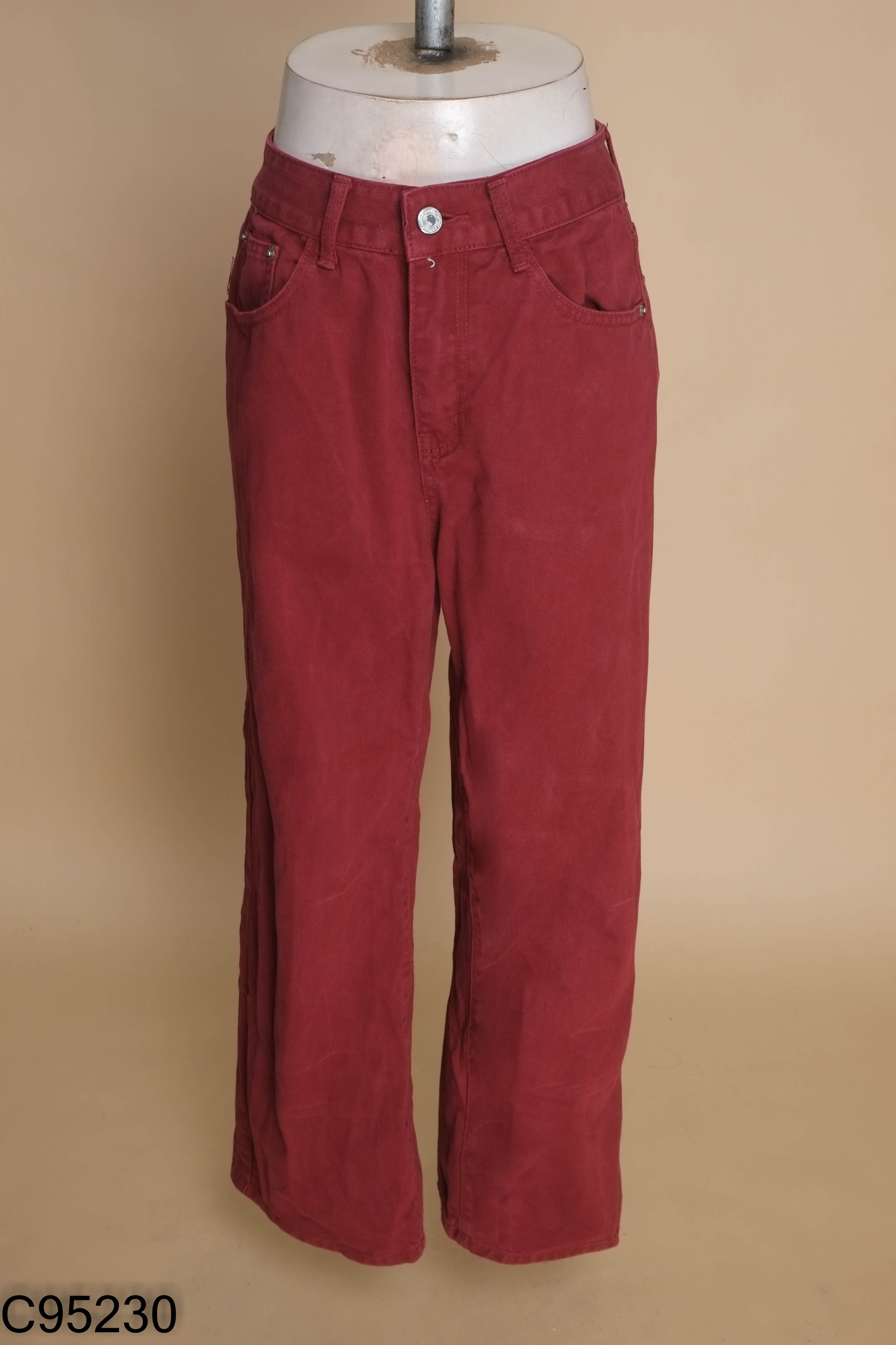 Quần jeans đỏ suông GENMANY