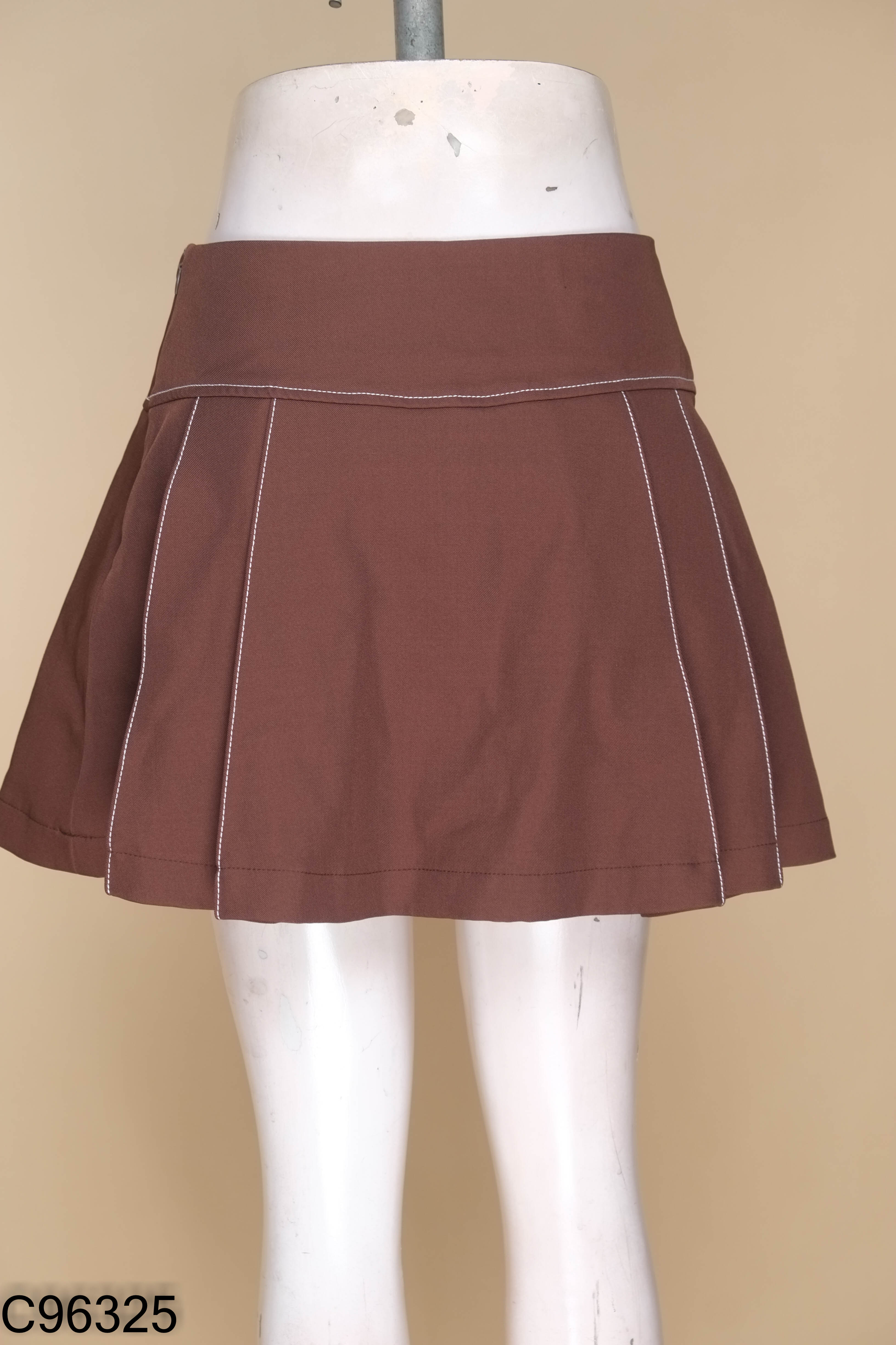 Chân váy RECHIC nâu phối khuy