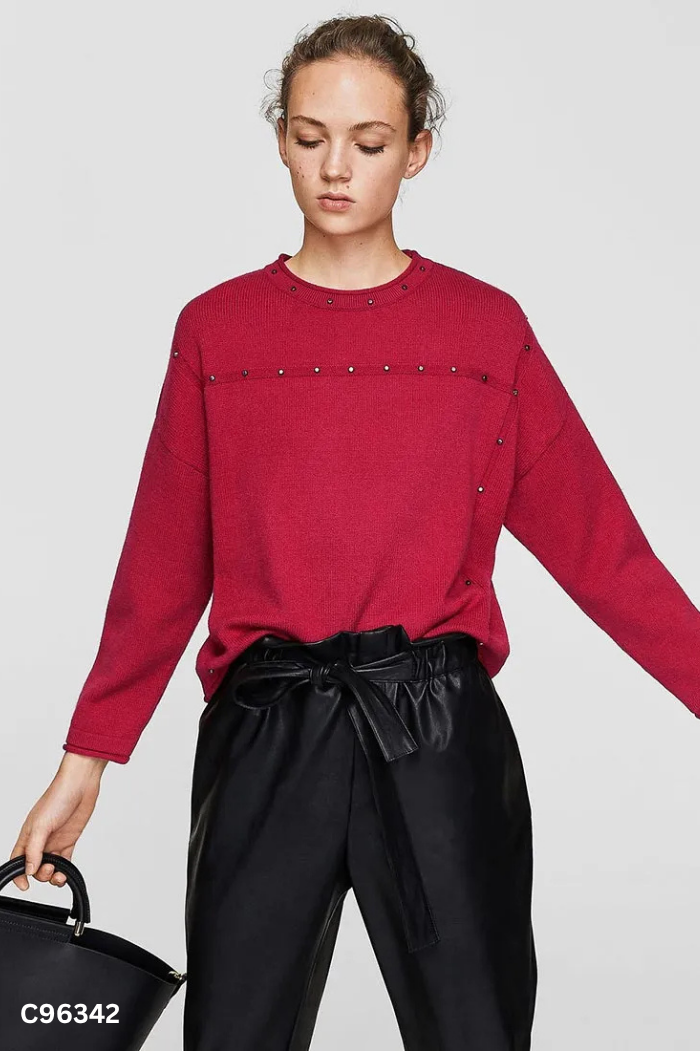 Áo len đỏ MANGO đinh tán