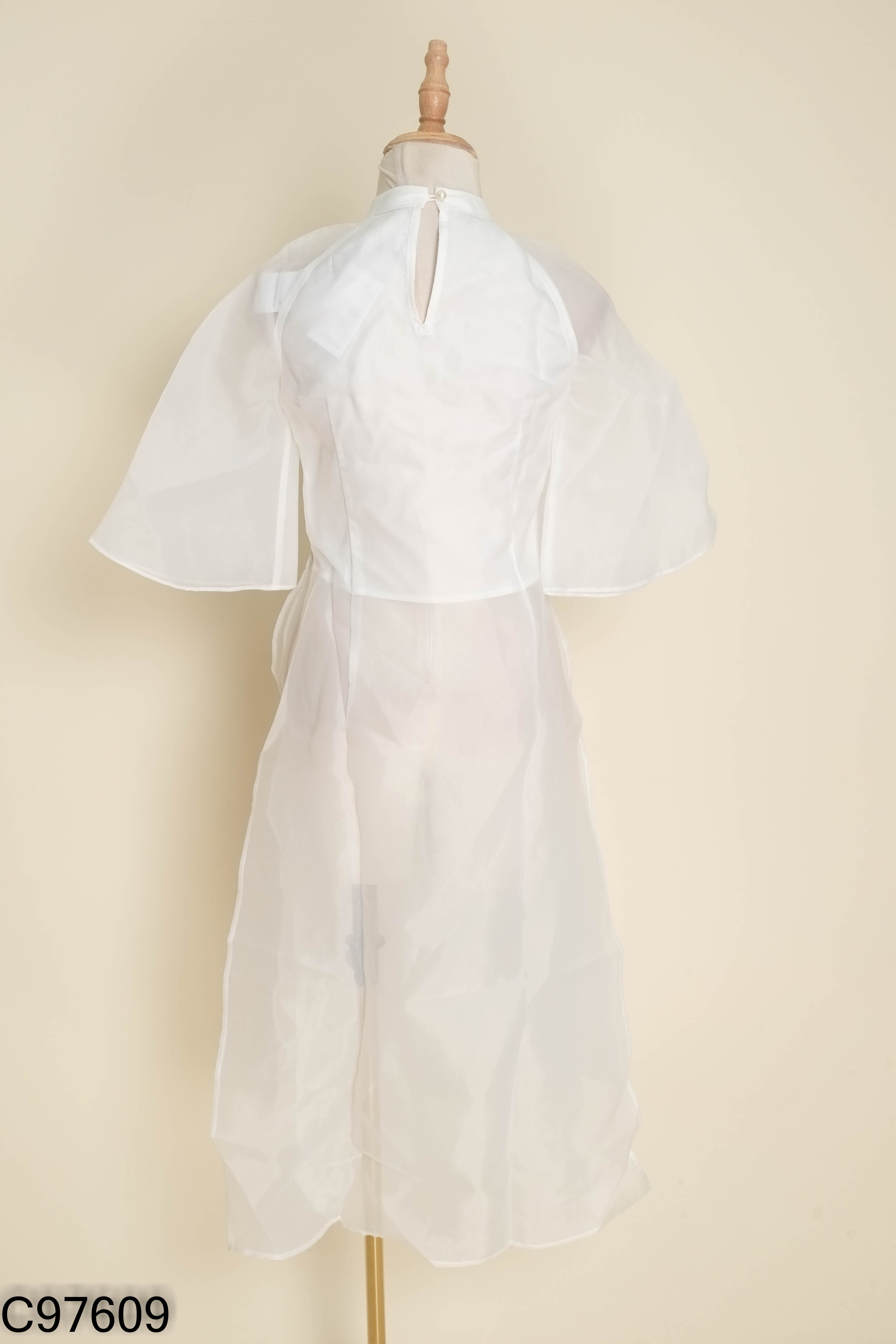 Áo dài I-QUEEN FASHION trắng thêu hình tròn