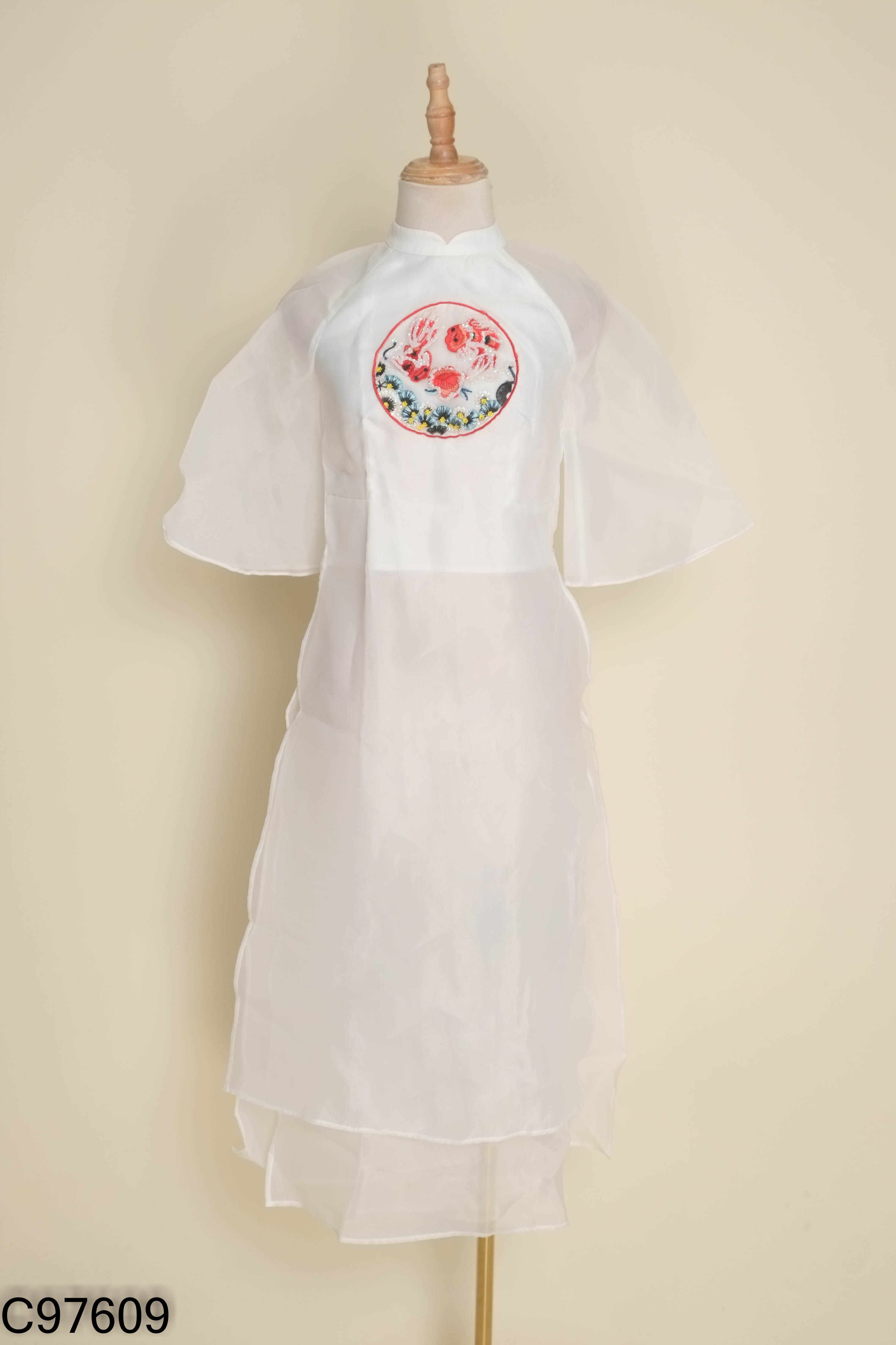 Áo dài I-QUEEN FASHION trắng thêu hình tròn