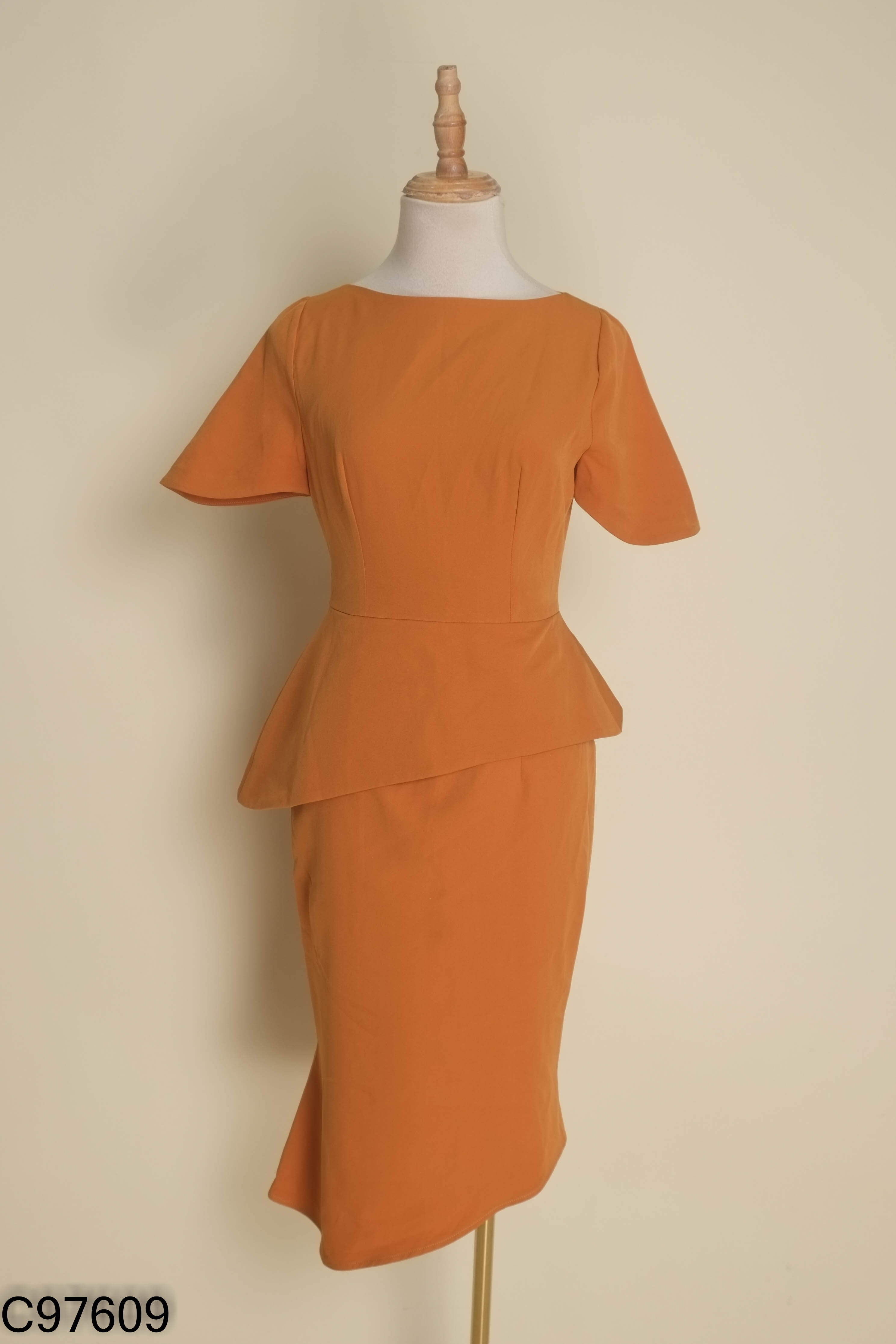 Váy I-QUEEN FASHION nâu cổ tròn