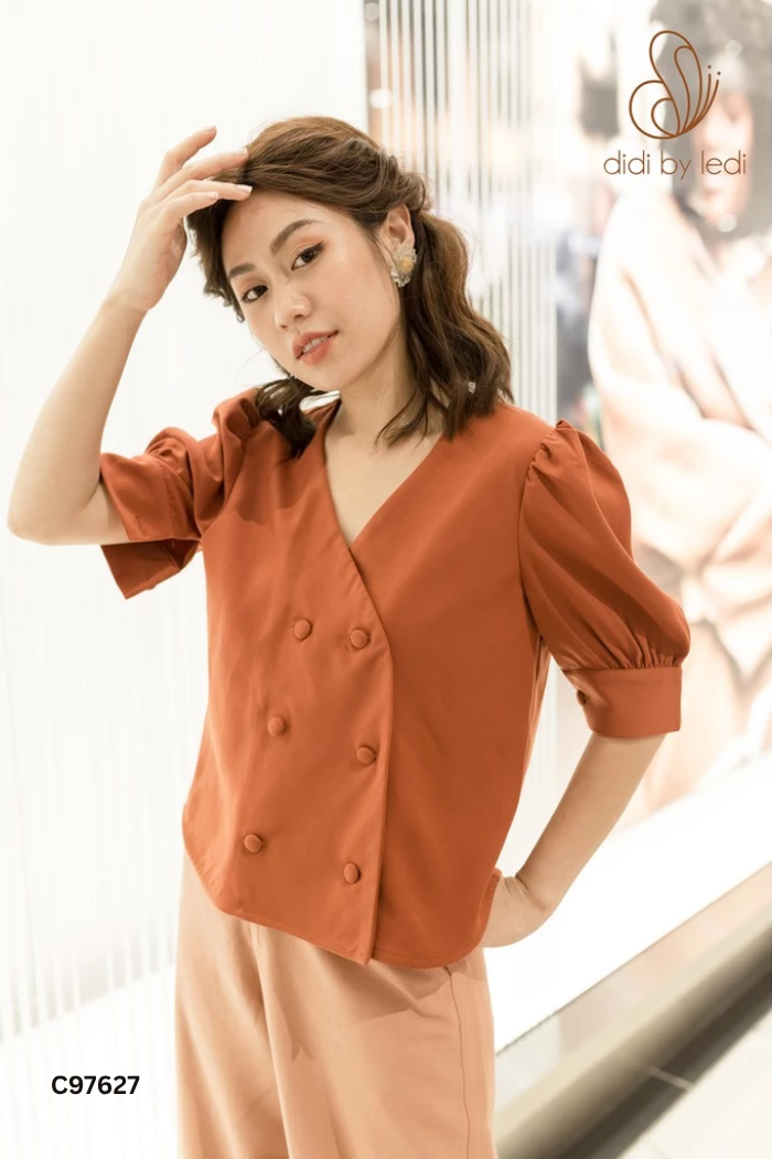 Áo nâu cam phối cúc