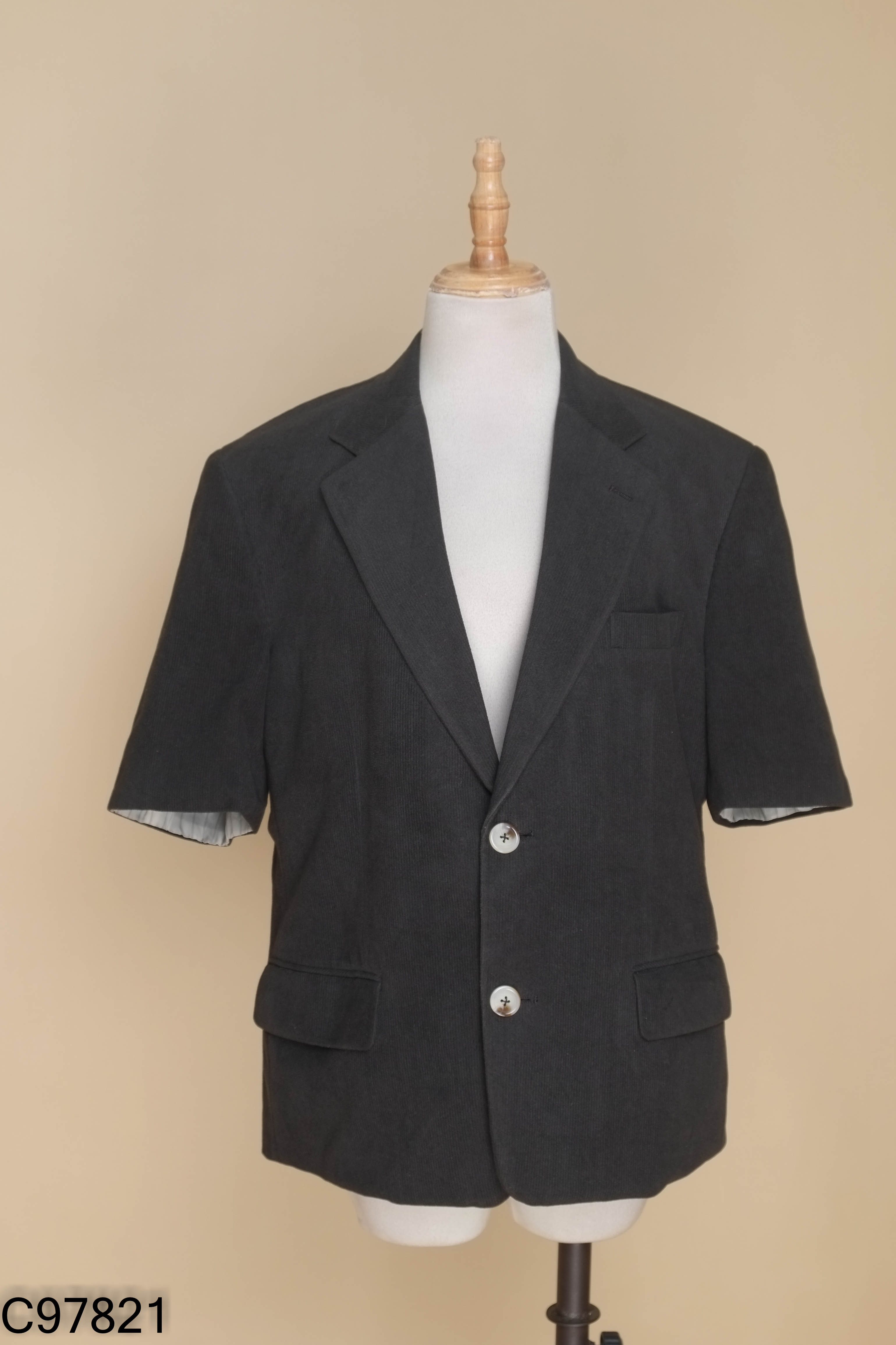 Áo blazer xám nhung tăm ngắn tay
