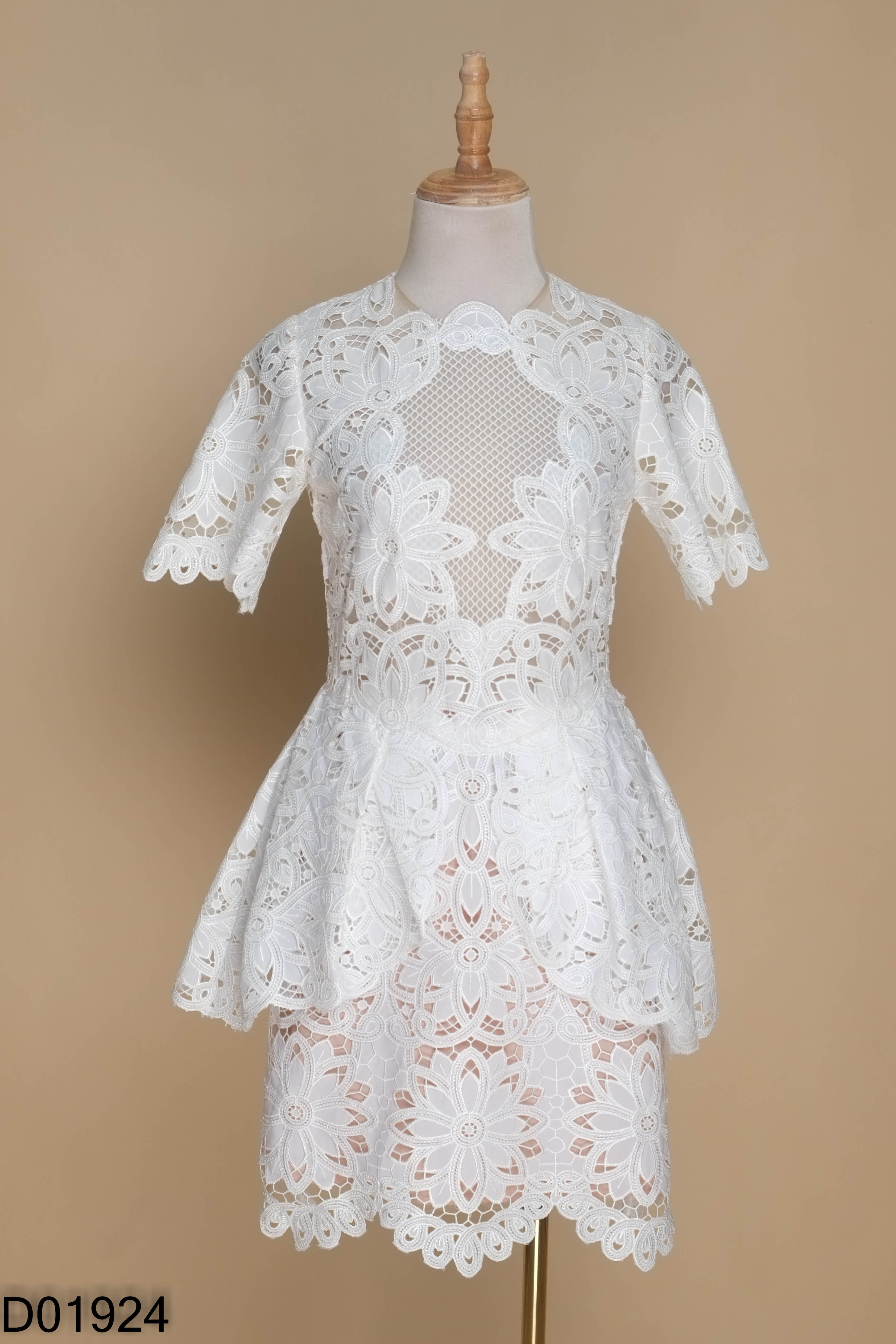NEWTAG Váy AMY STORE ren trắng