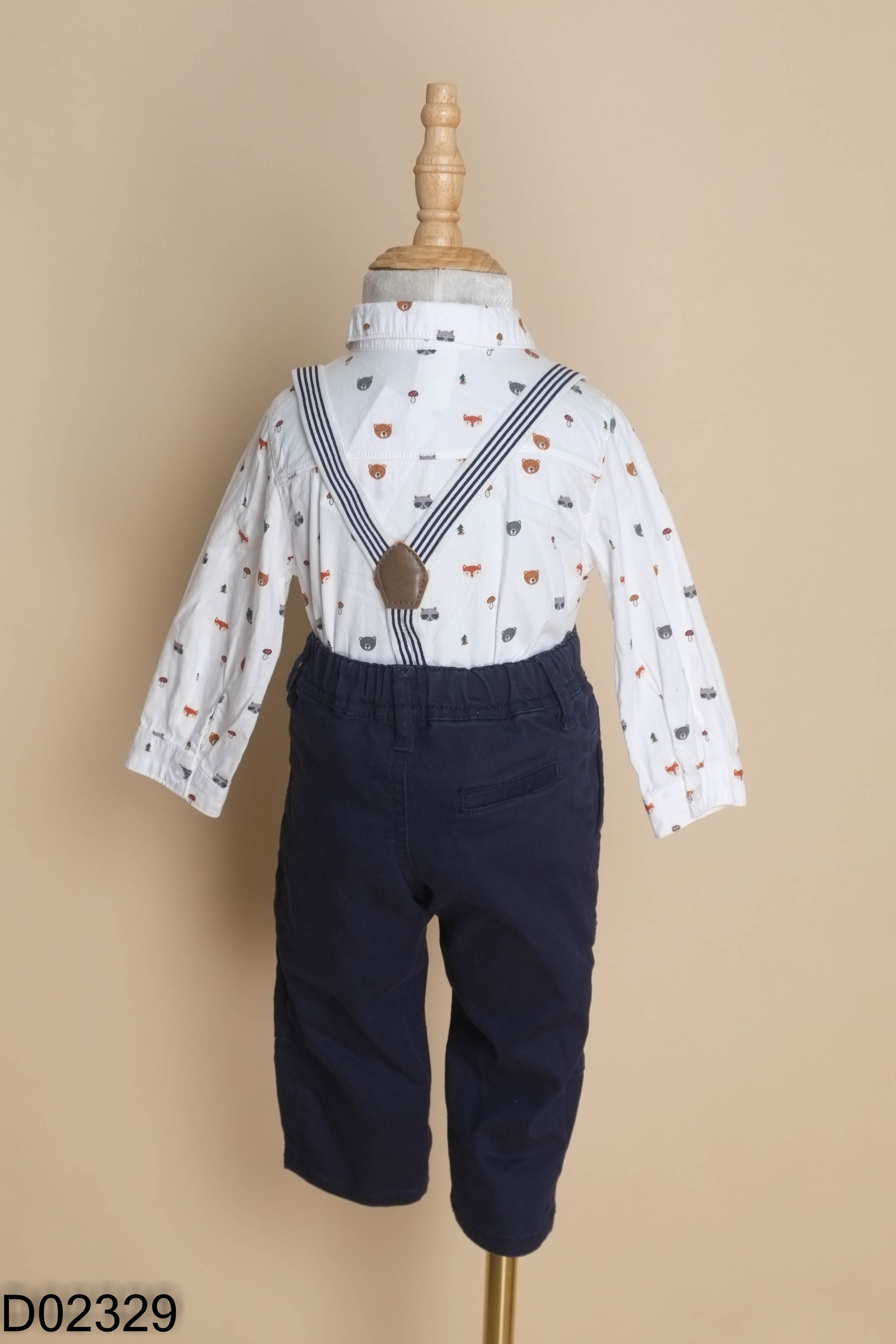 Set HM áo sơ mi trắng họa tiết + quần jean xanh KIDS