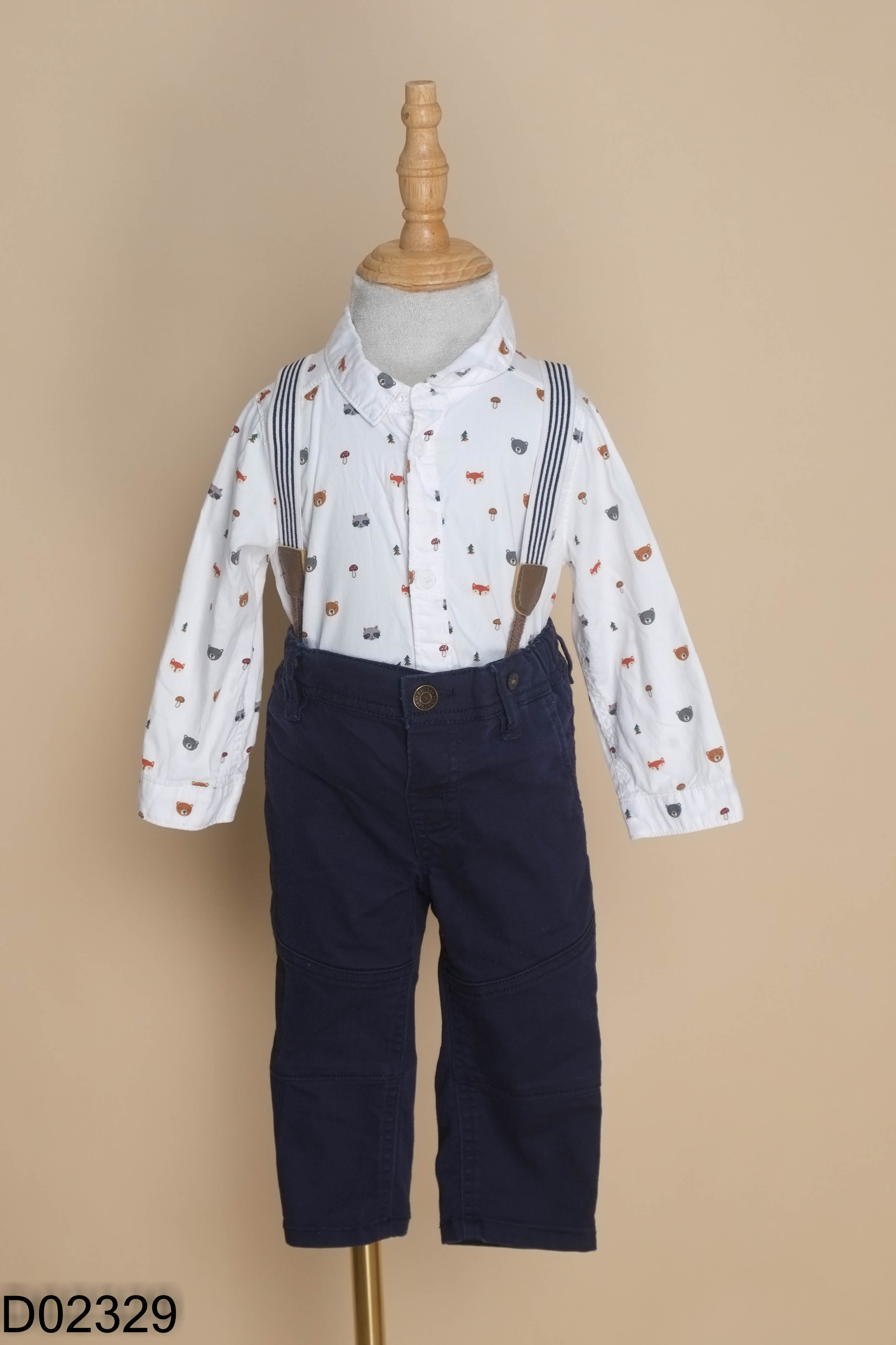 Set HM áo sơ mi trắng họa tiết + quần jean xanh KIDS