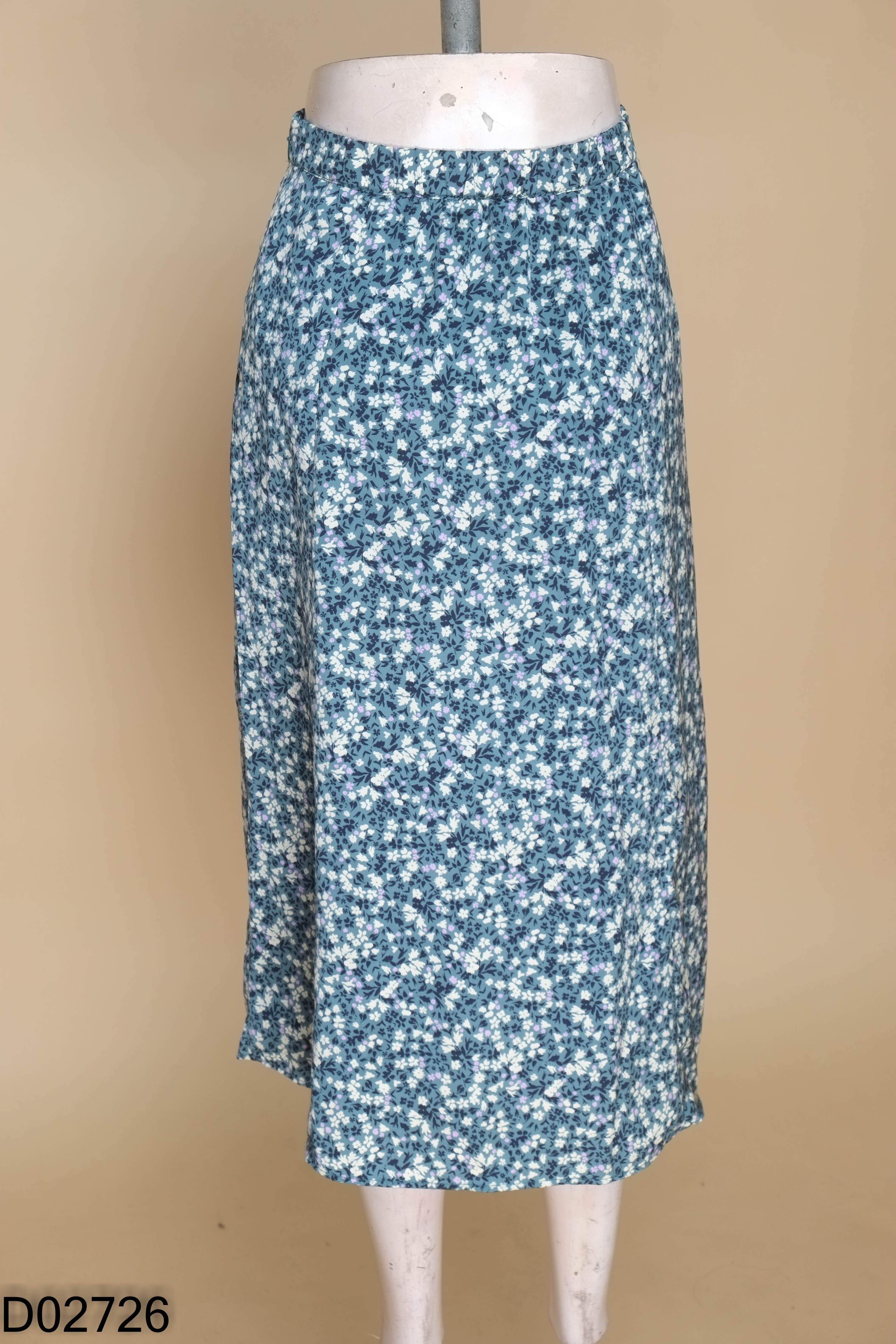 Chân váy UNIQLO xanh họa tiết hoa