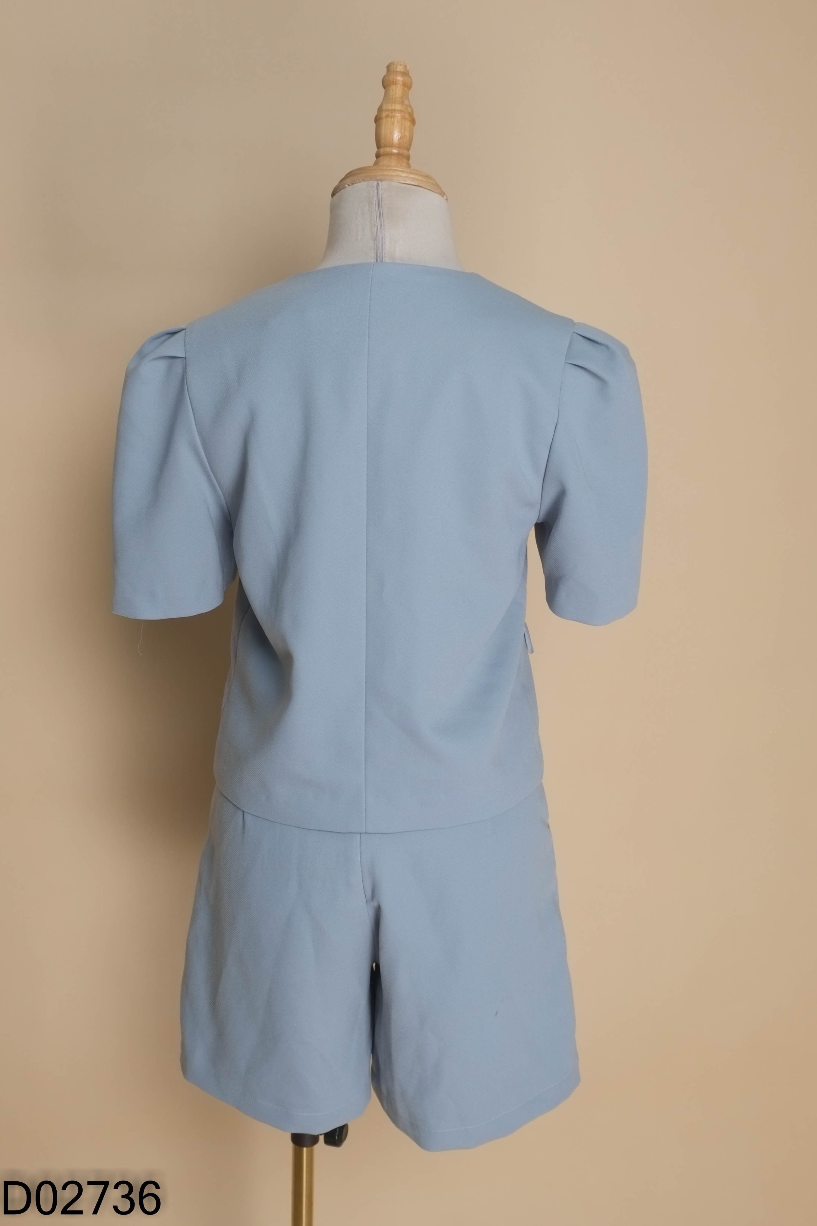 Set Áo xanh ROOM 22 phối cúc + quần shorts