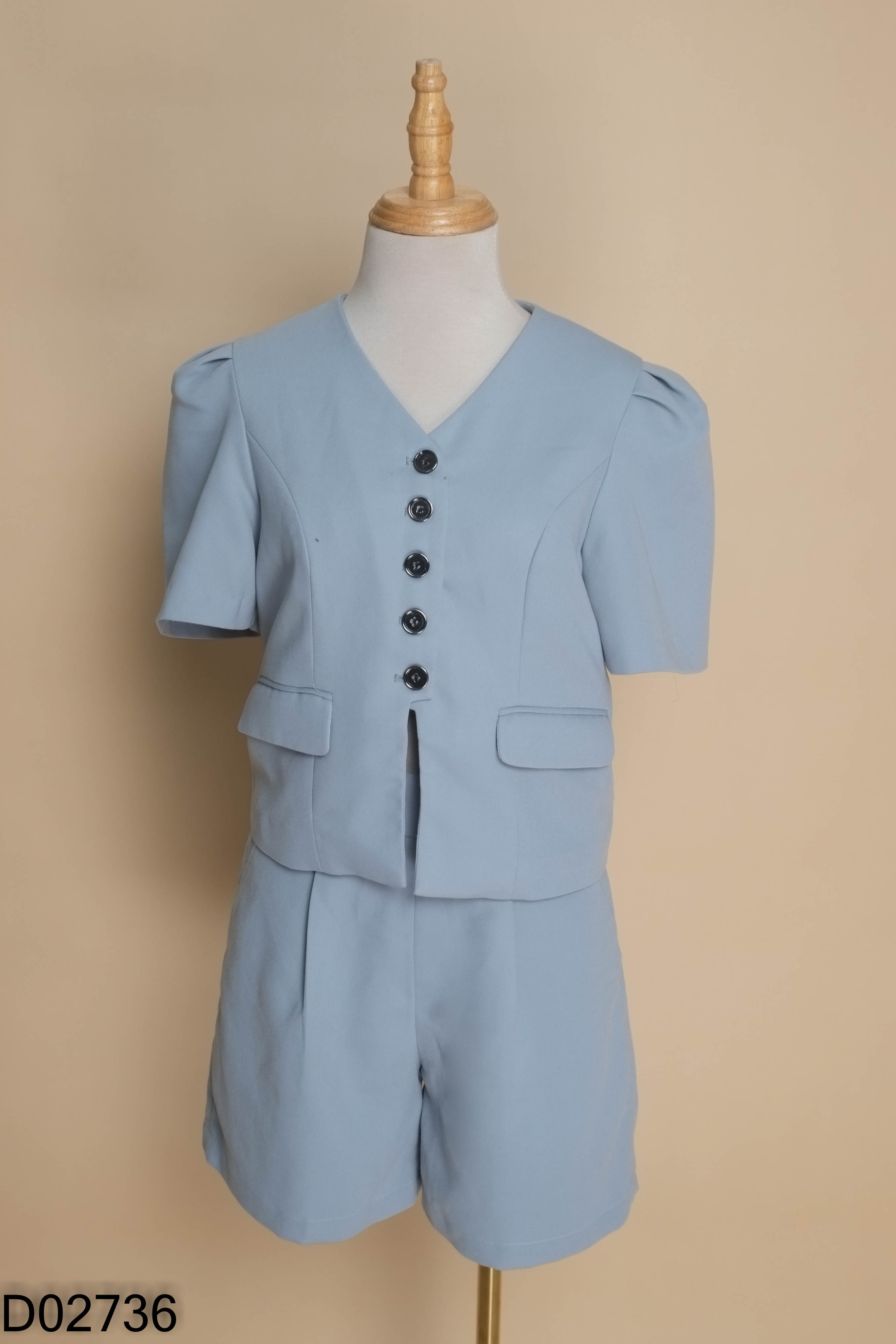 Set Áo xanh ROOM 22 phối cúc + quần shorts