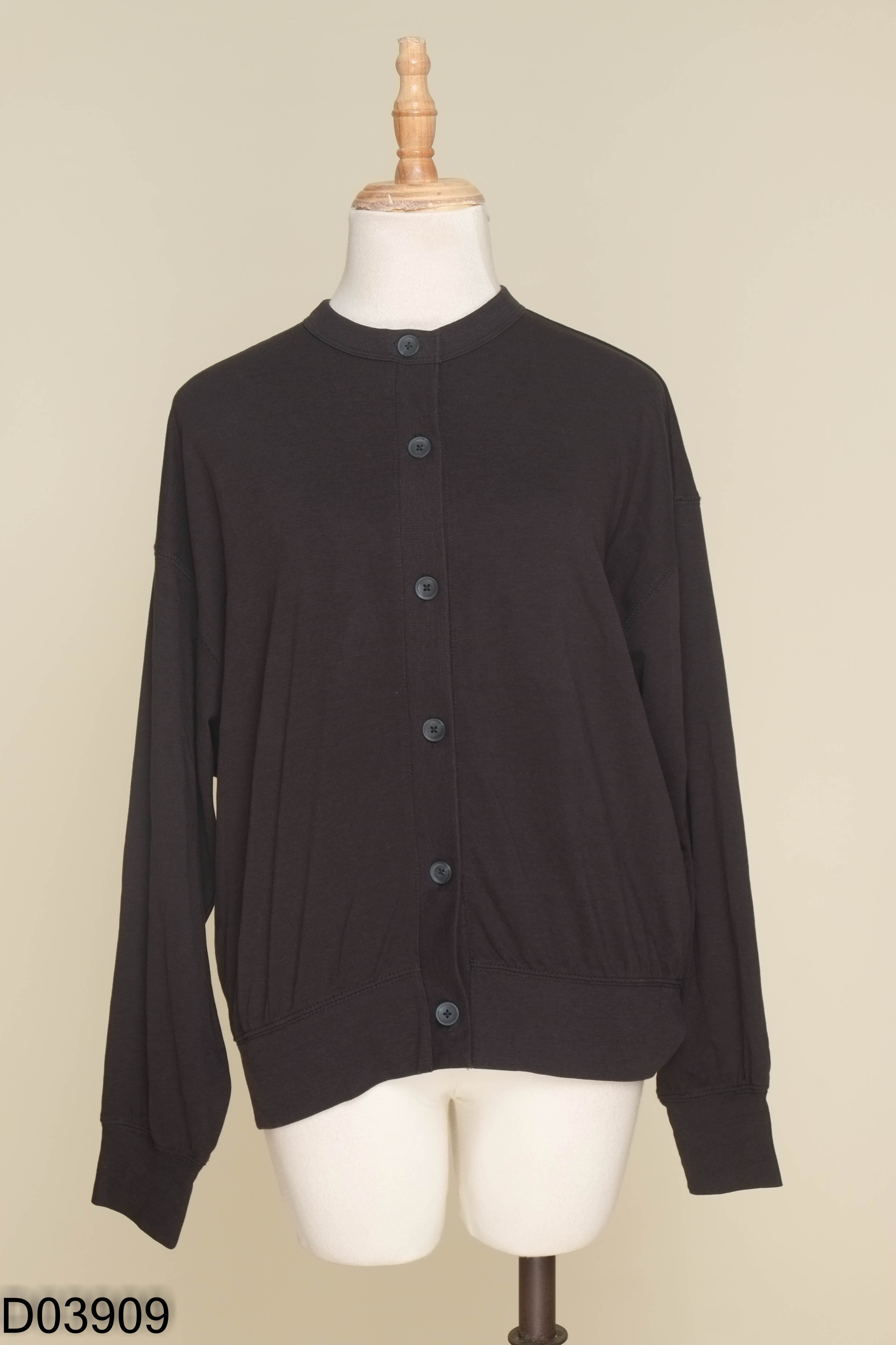 Áo cardigan đen UNIQLO trơn mỏng