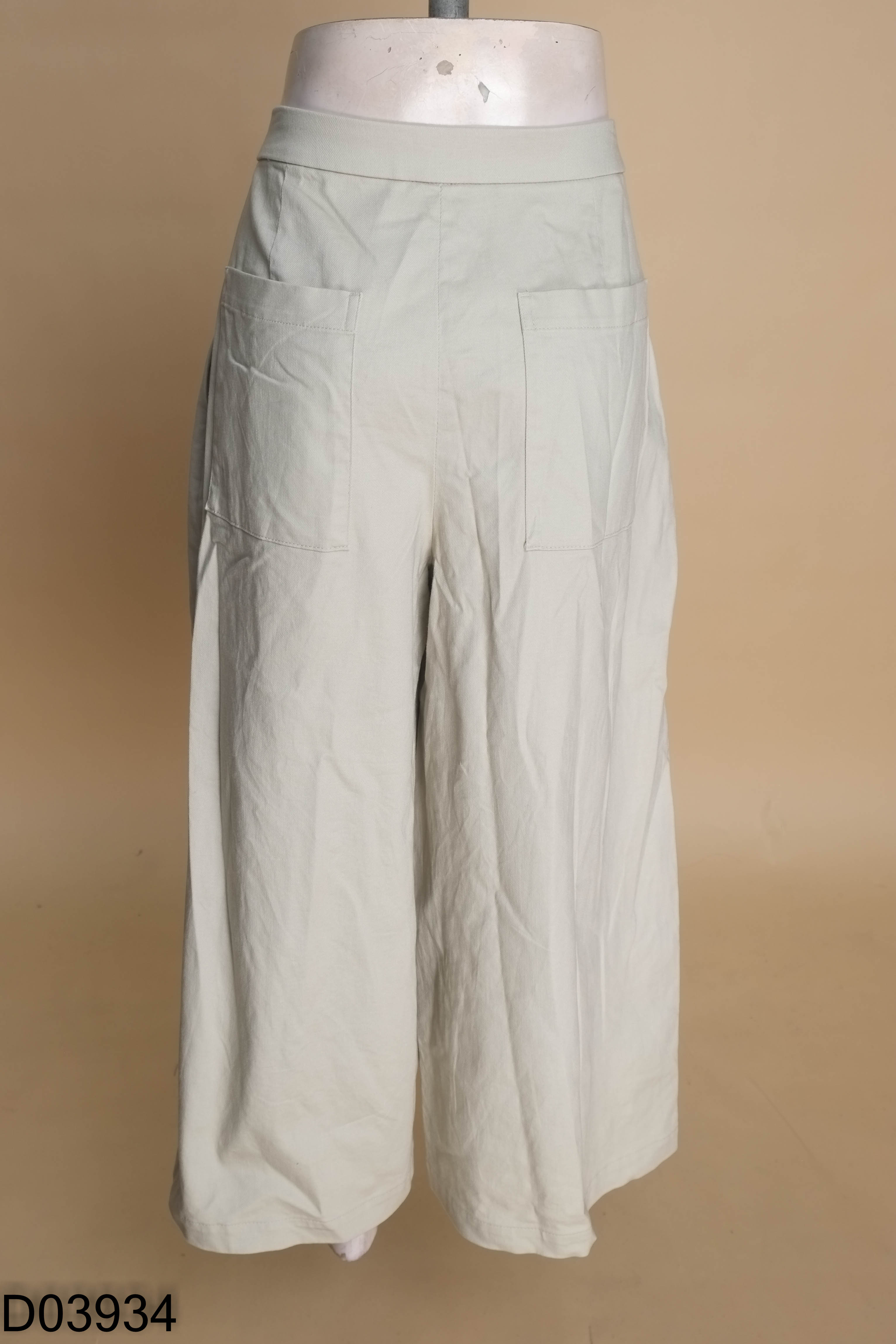 Quần jeans be UNIQLO ống rộng