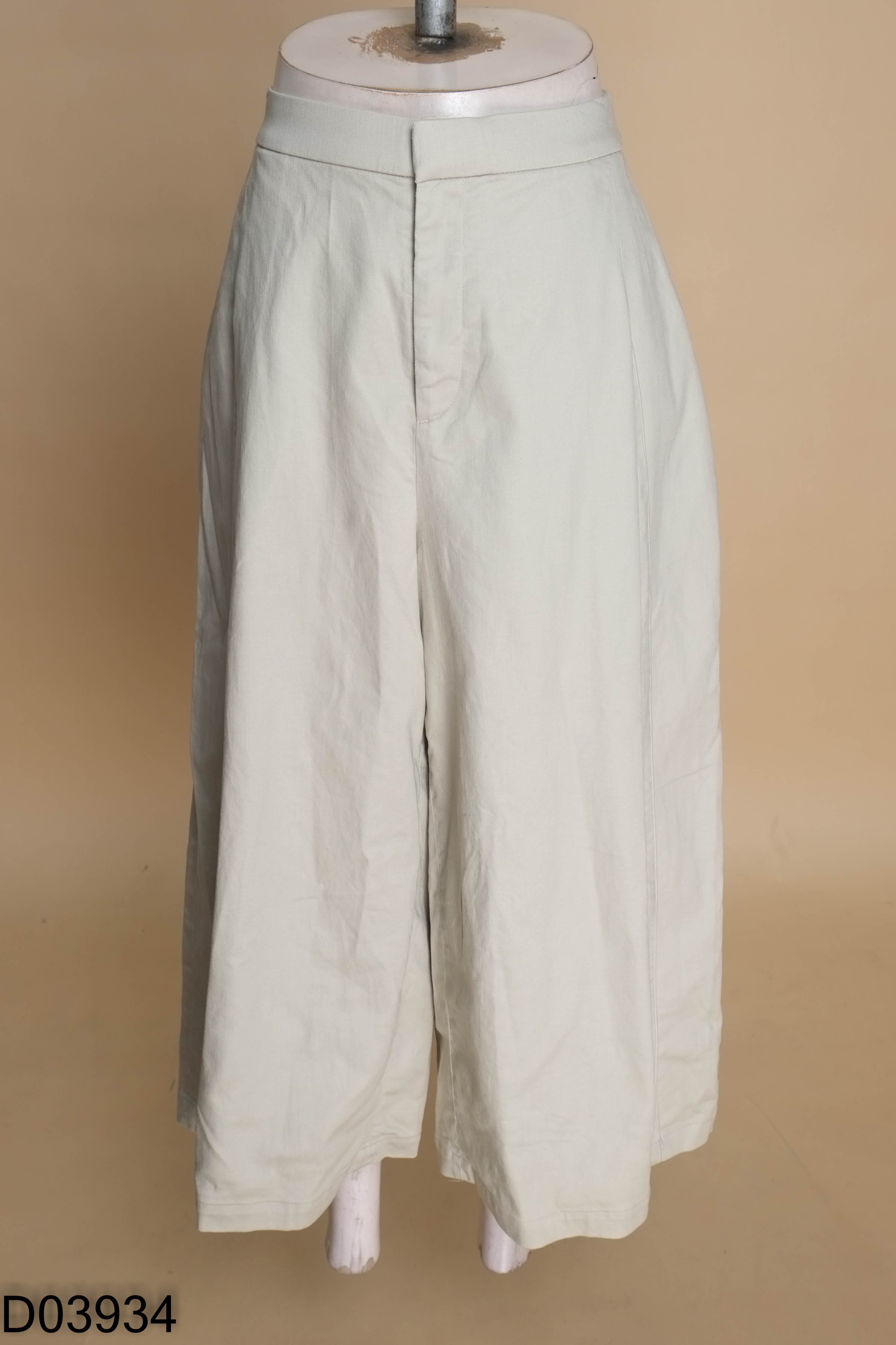 Quần jeans be UNIQLO ống rộng