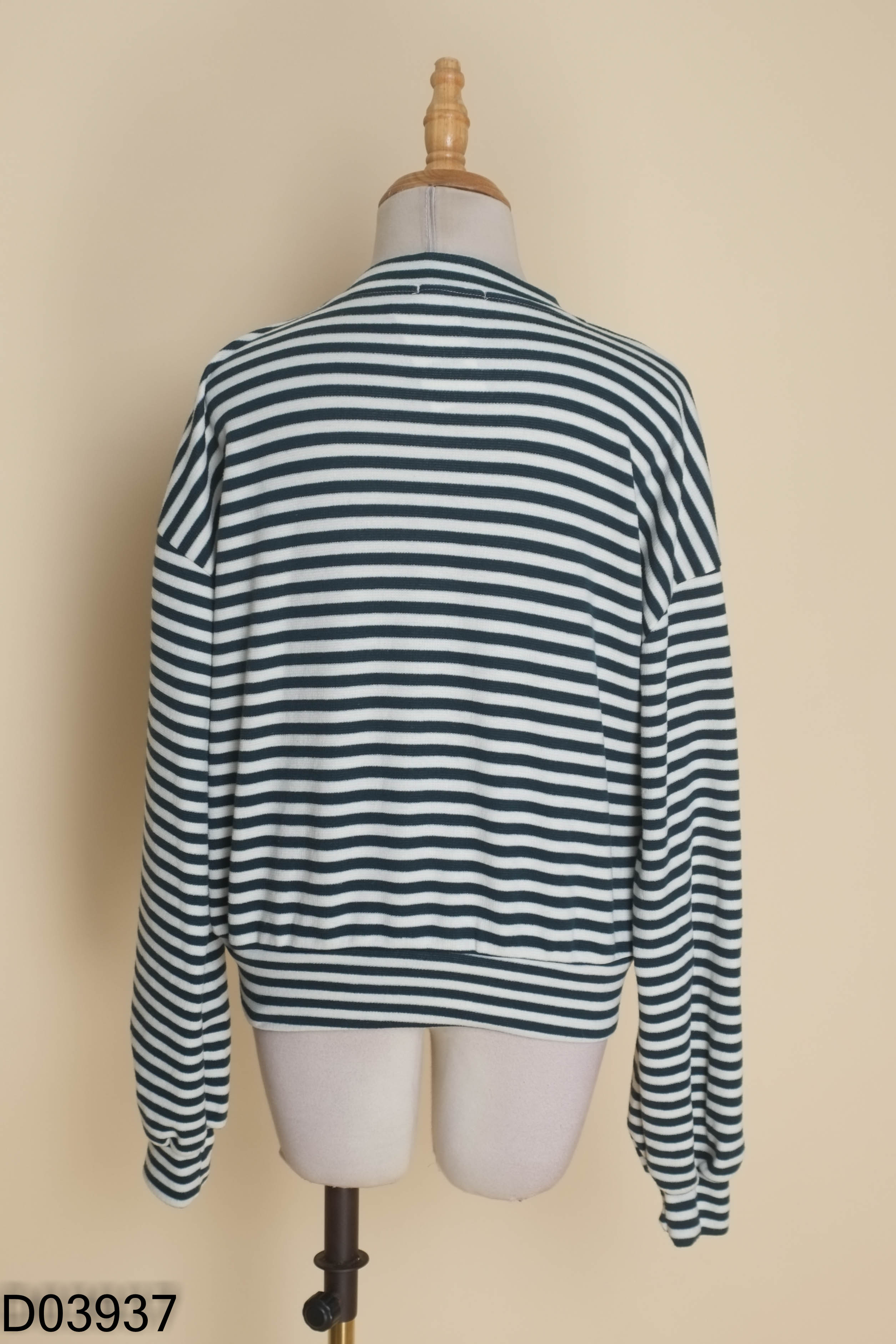 Áo len cardigan xanh kẻ be REDO.LAB