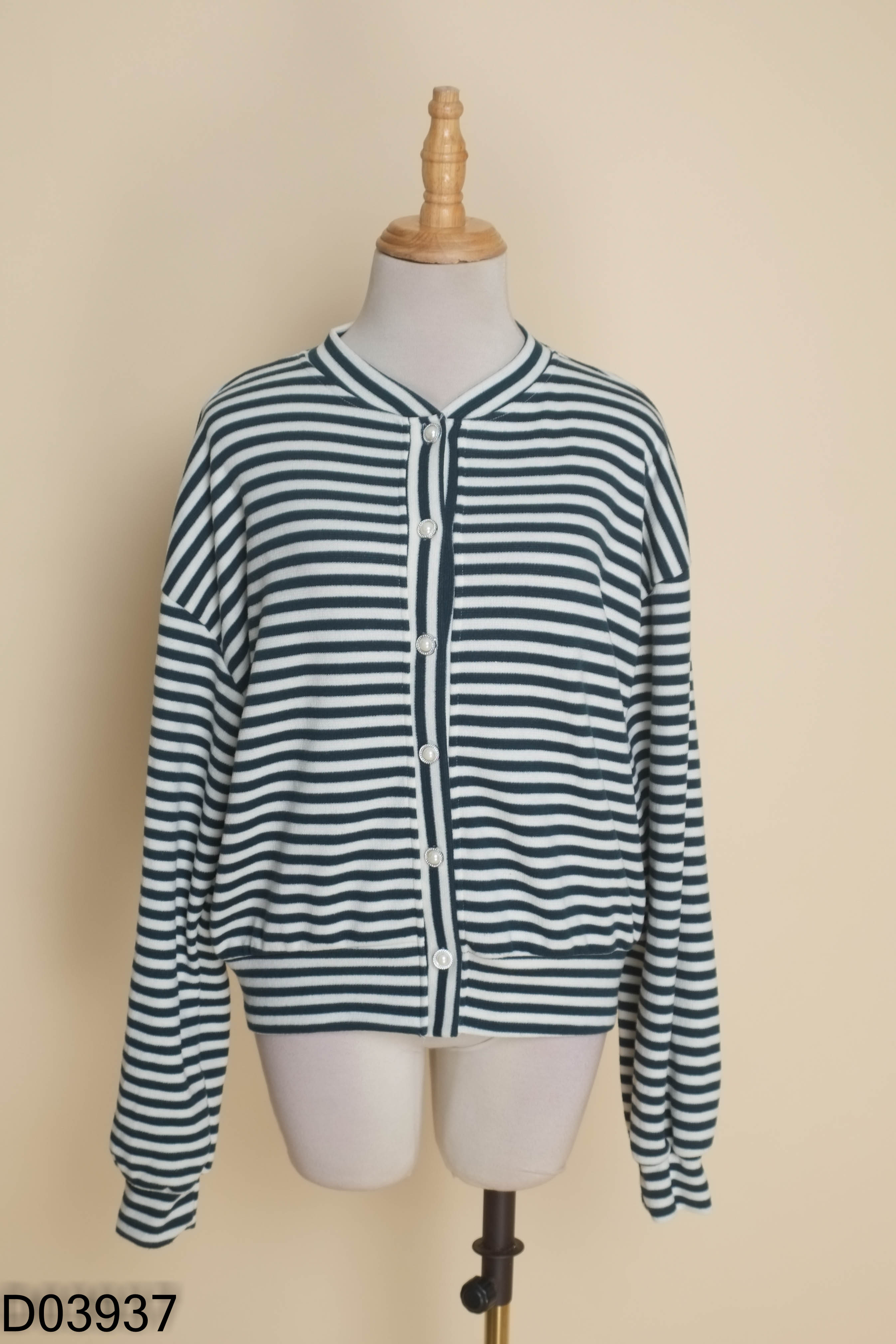Áo len cardigan xanh kẻ be REDO.LAB