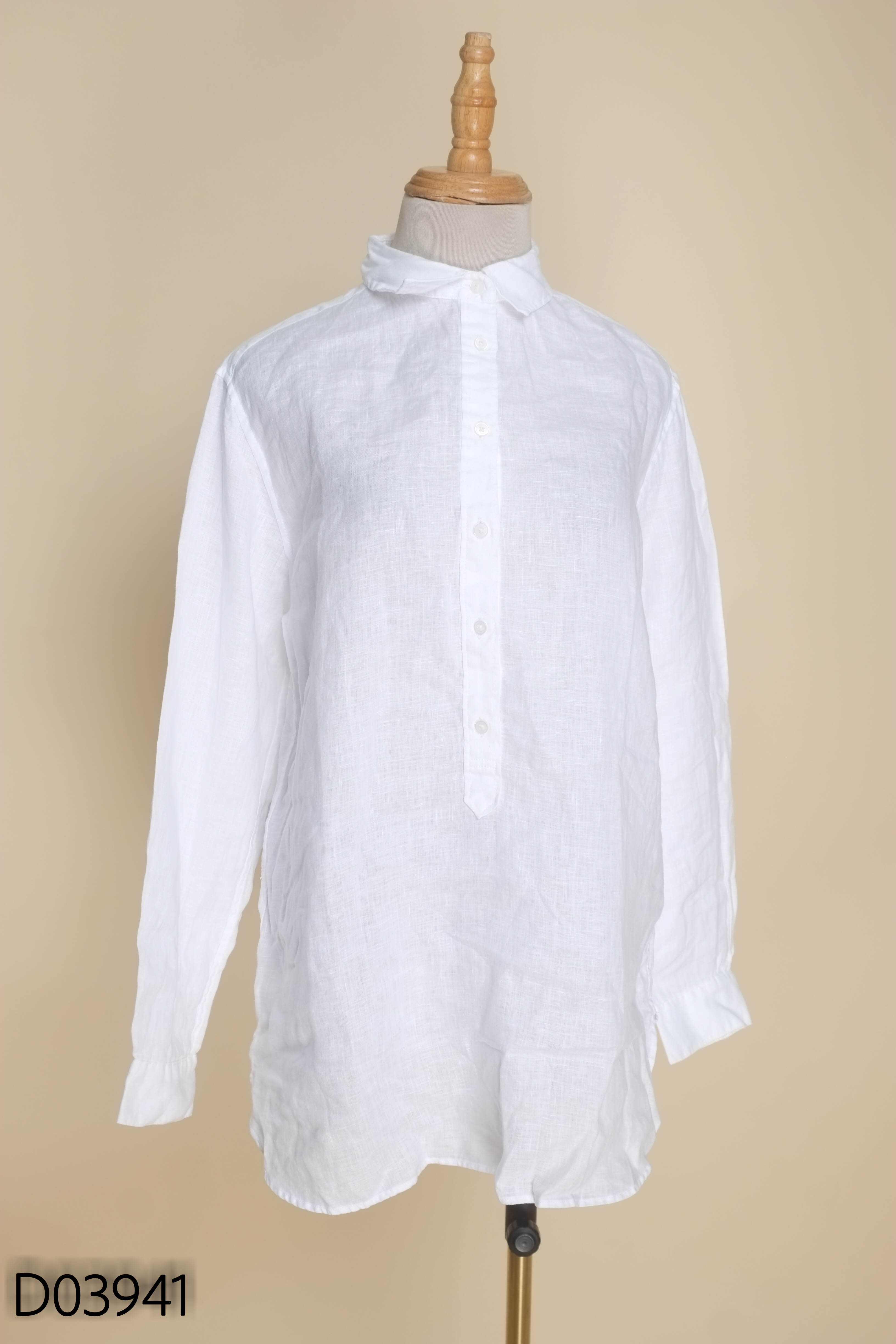 Áo sơ mi trắng UNIQLO