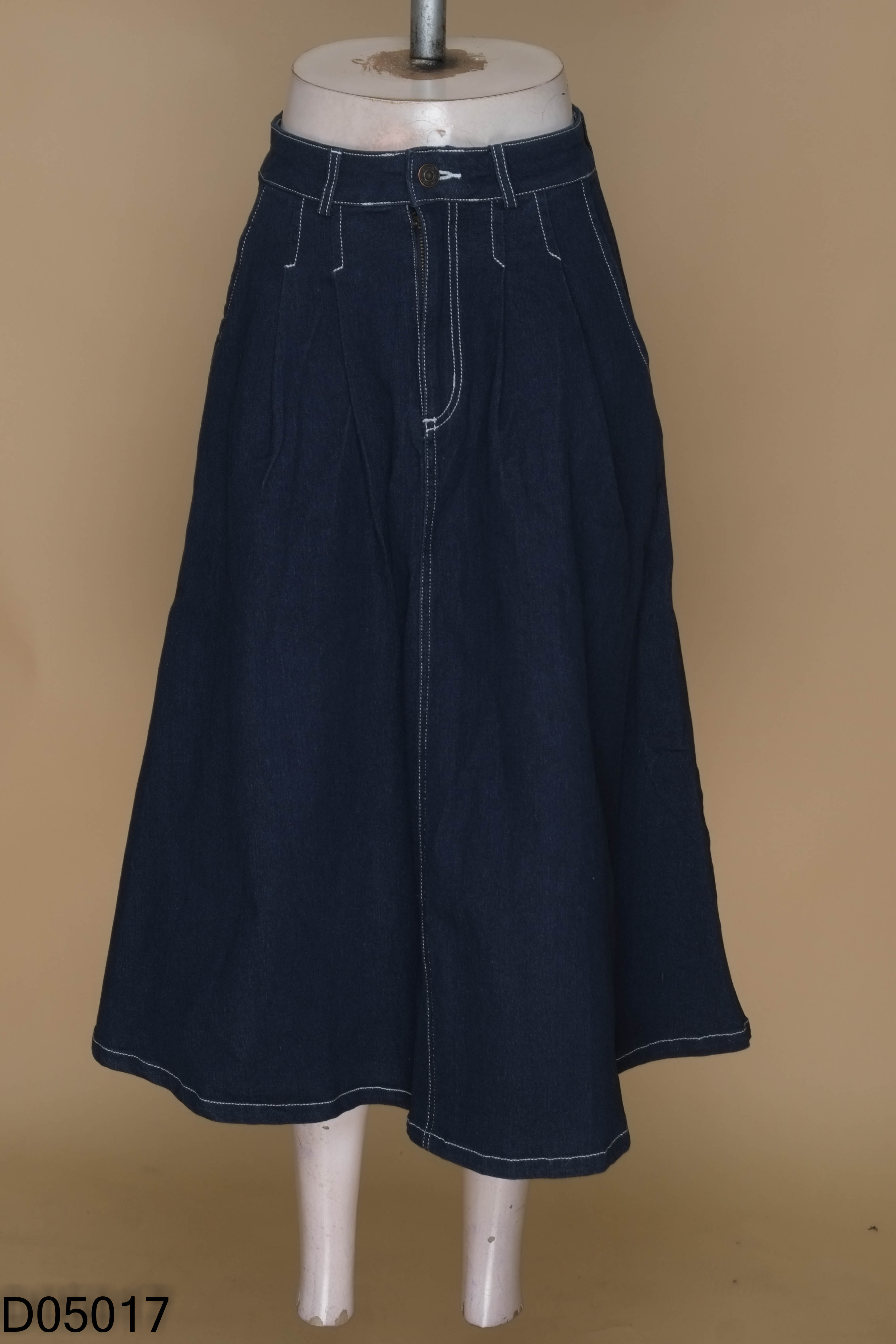 Chân váy jeans xanh đậm viền chỉ