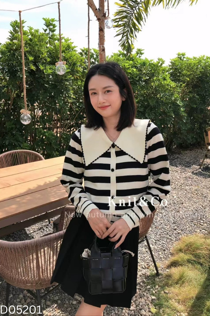 Áo len be phối đen kẻ
