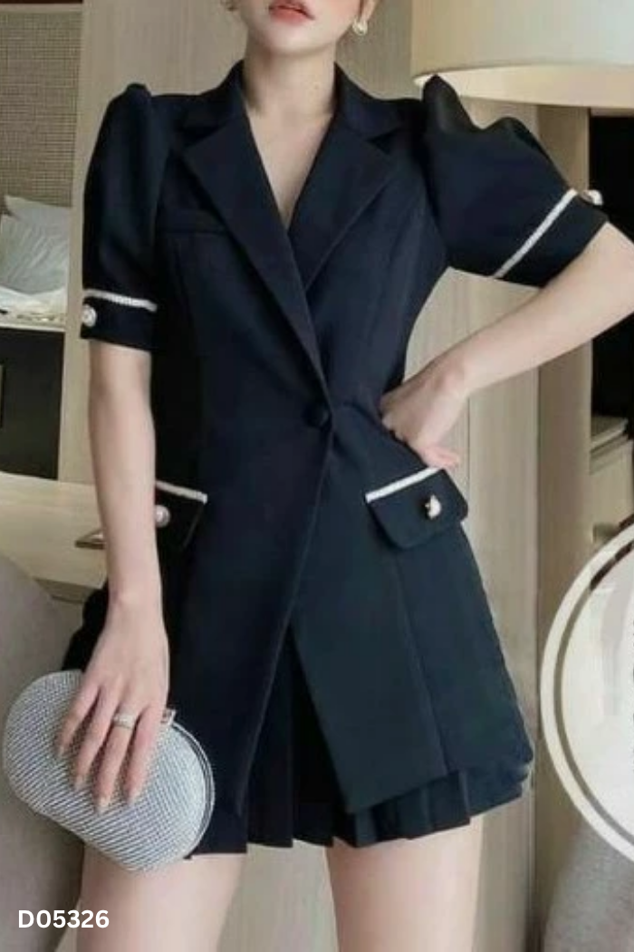 Set Áo đen viền be + chân váy xếp ly