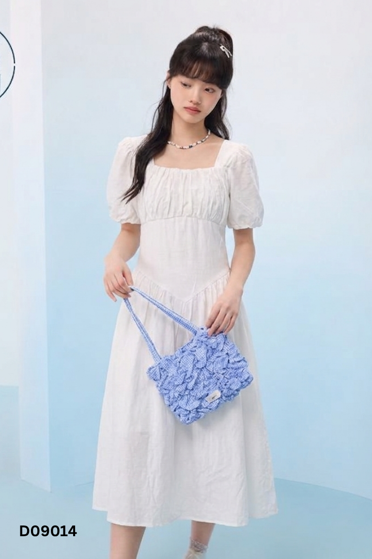 Váy trắng cổ vuông